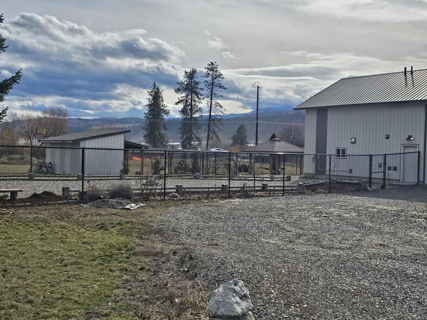 647 Elm Tree Dr - Photo 3