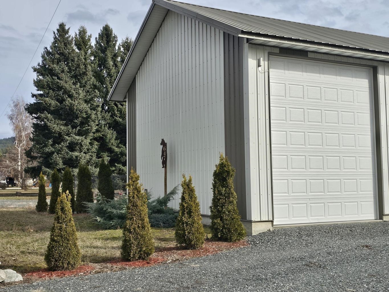 647 Elm Tree Dr - Photo 4