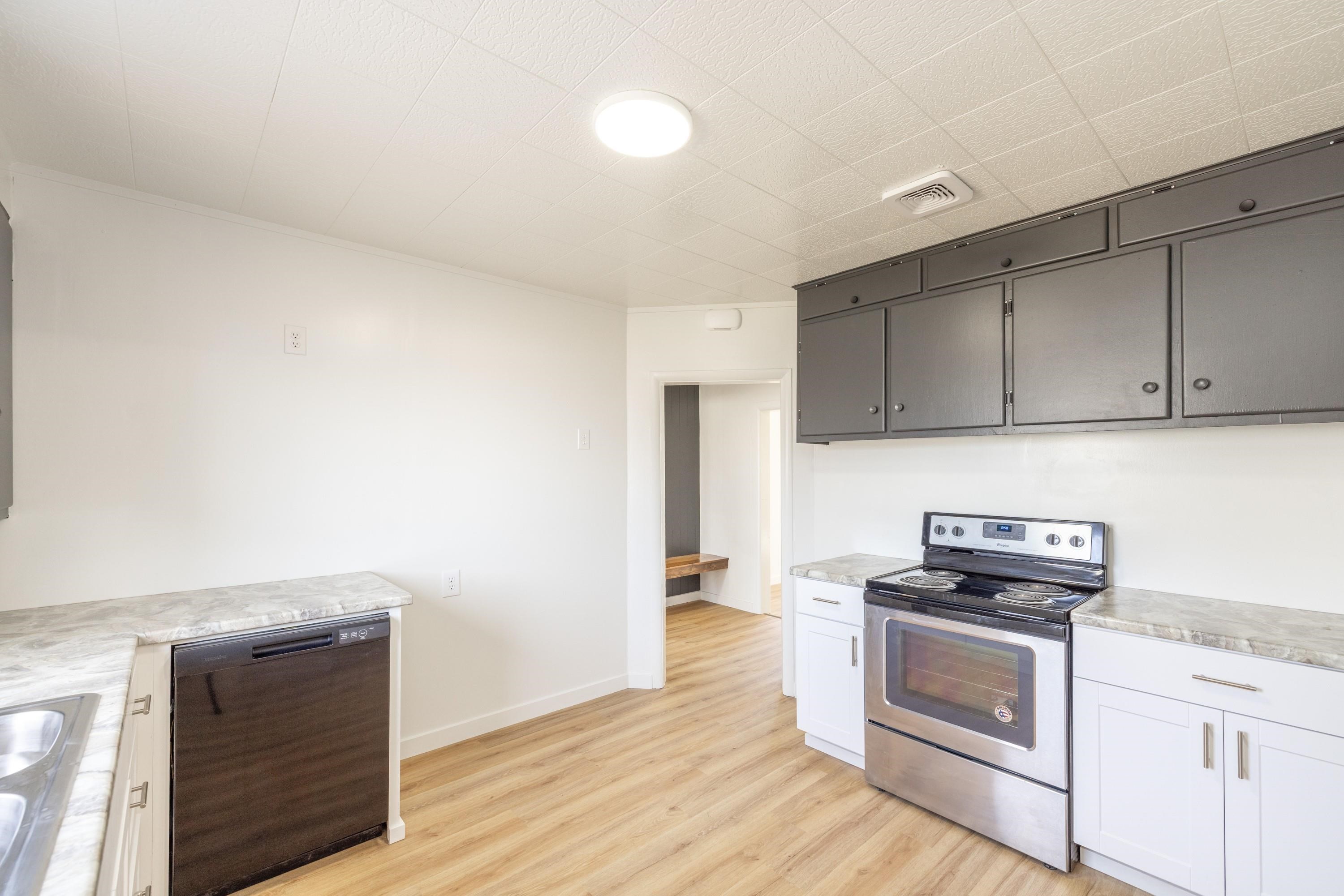 1510 W Spofford Ave - Photo 11