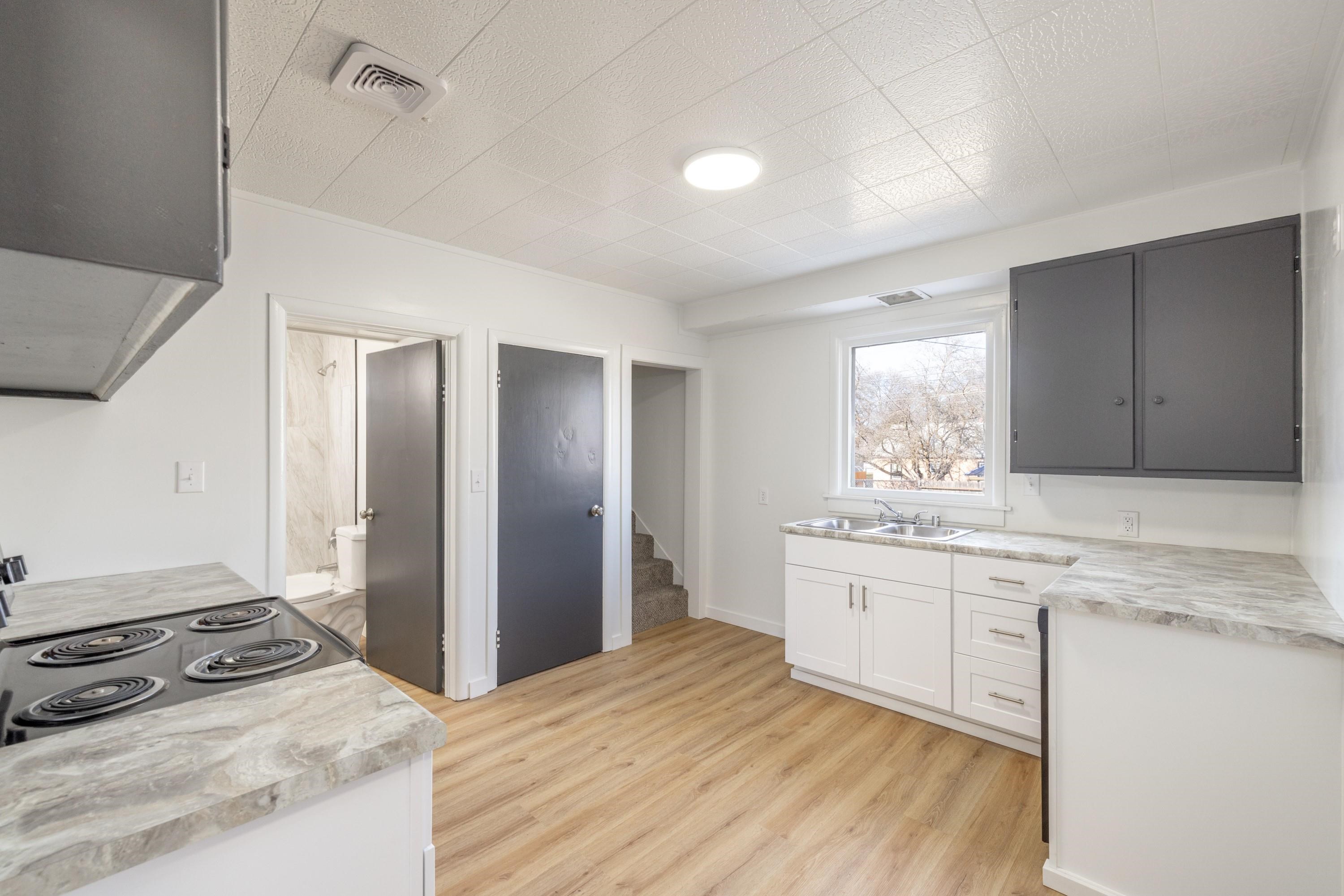 1510 W Spofford Ave - Photo 12