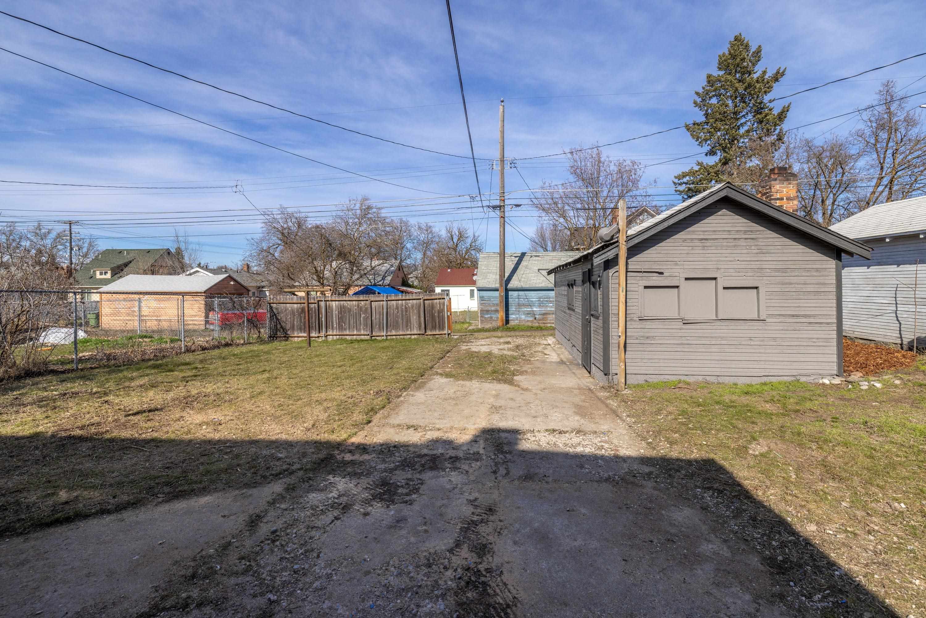1510 W Spofford Ave - Photo 18
