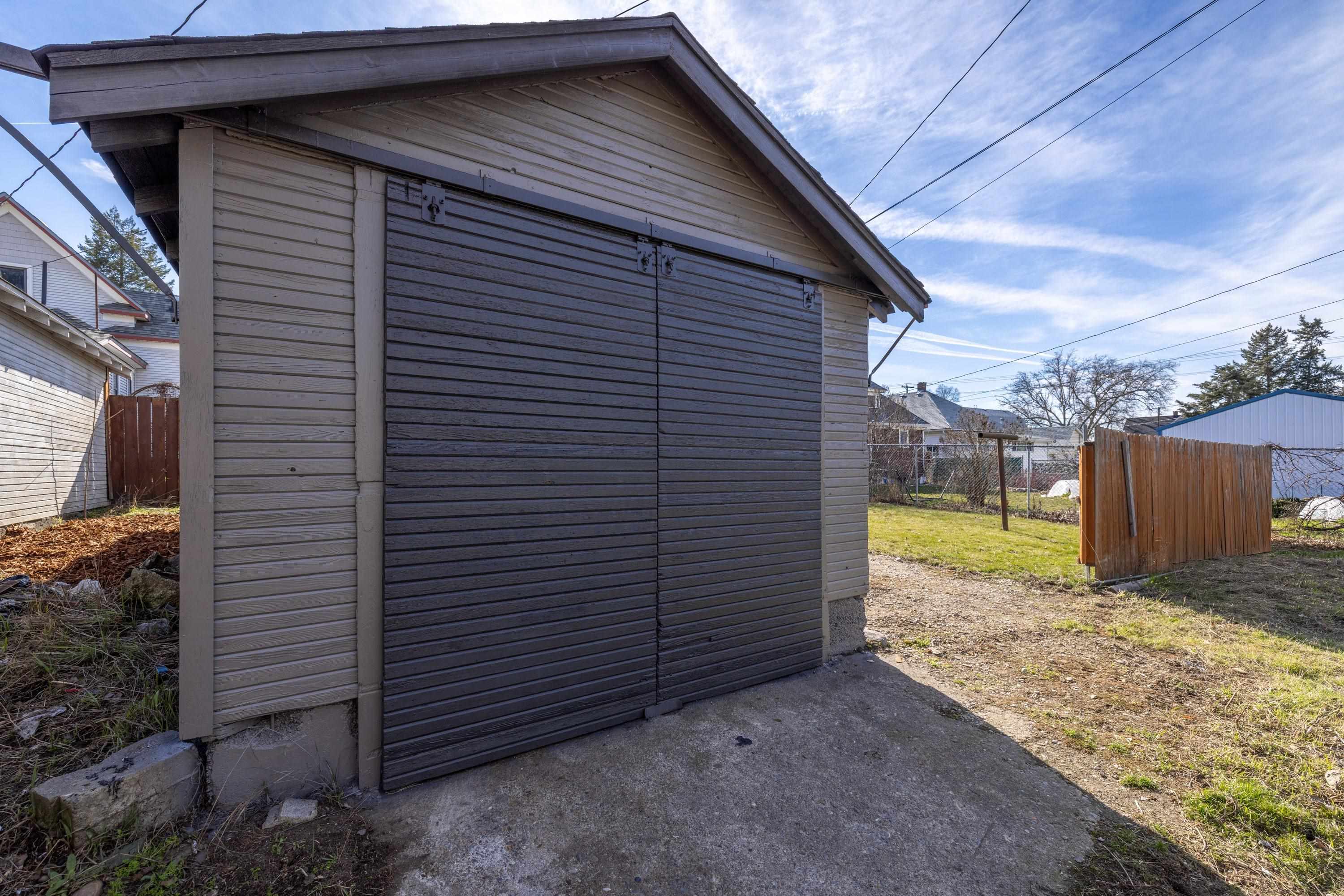 1510 W Spofford Ave - Photo 22