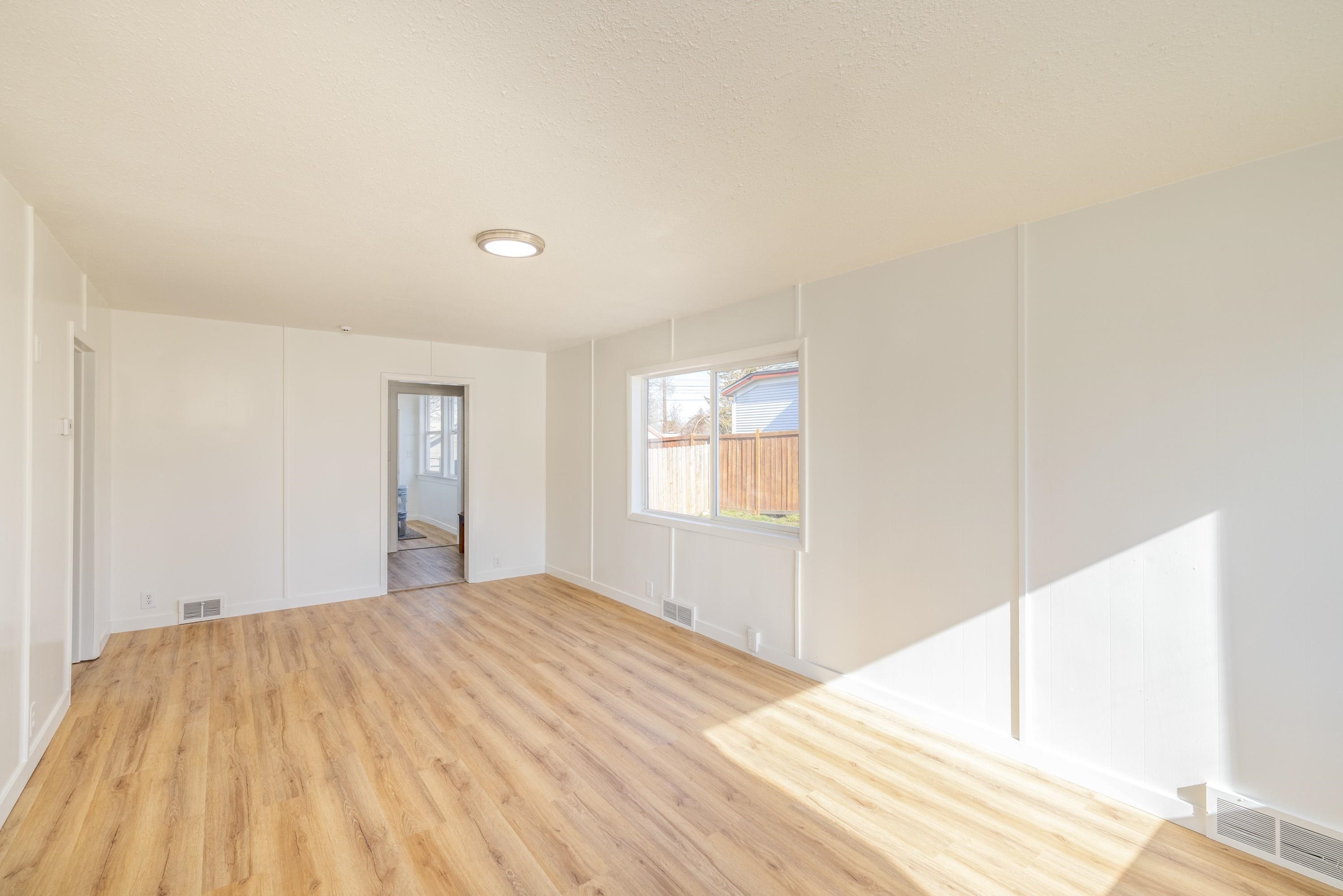 1510 W Spofford Ave - Photo 4