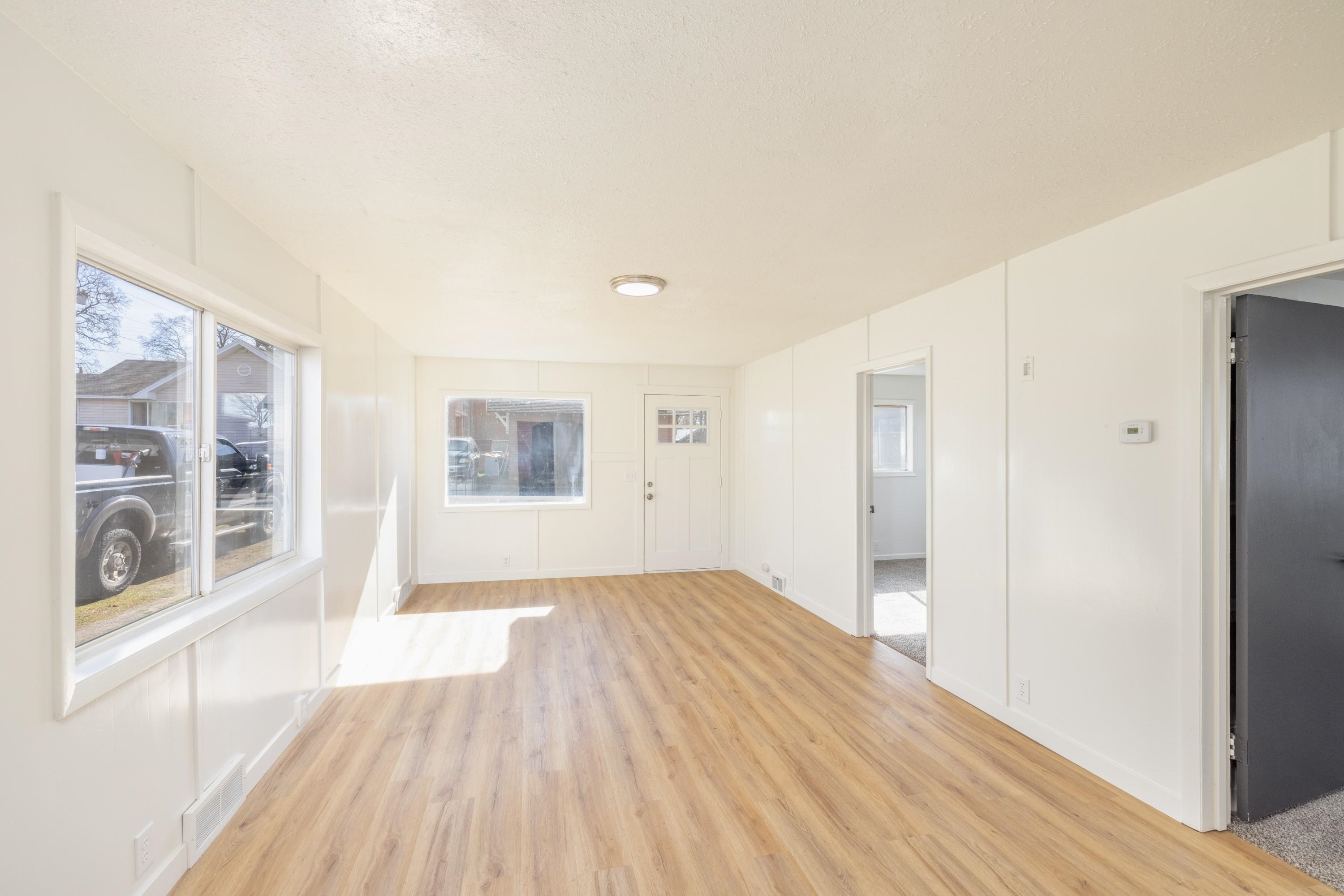 1510 W Spofford Ave - Photo 6