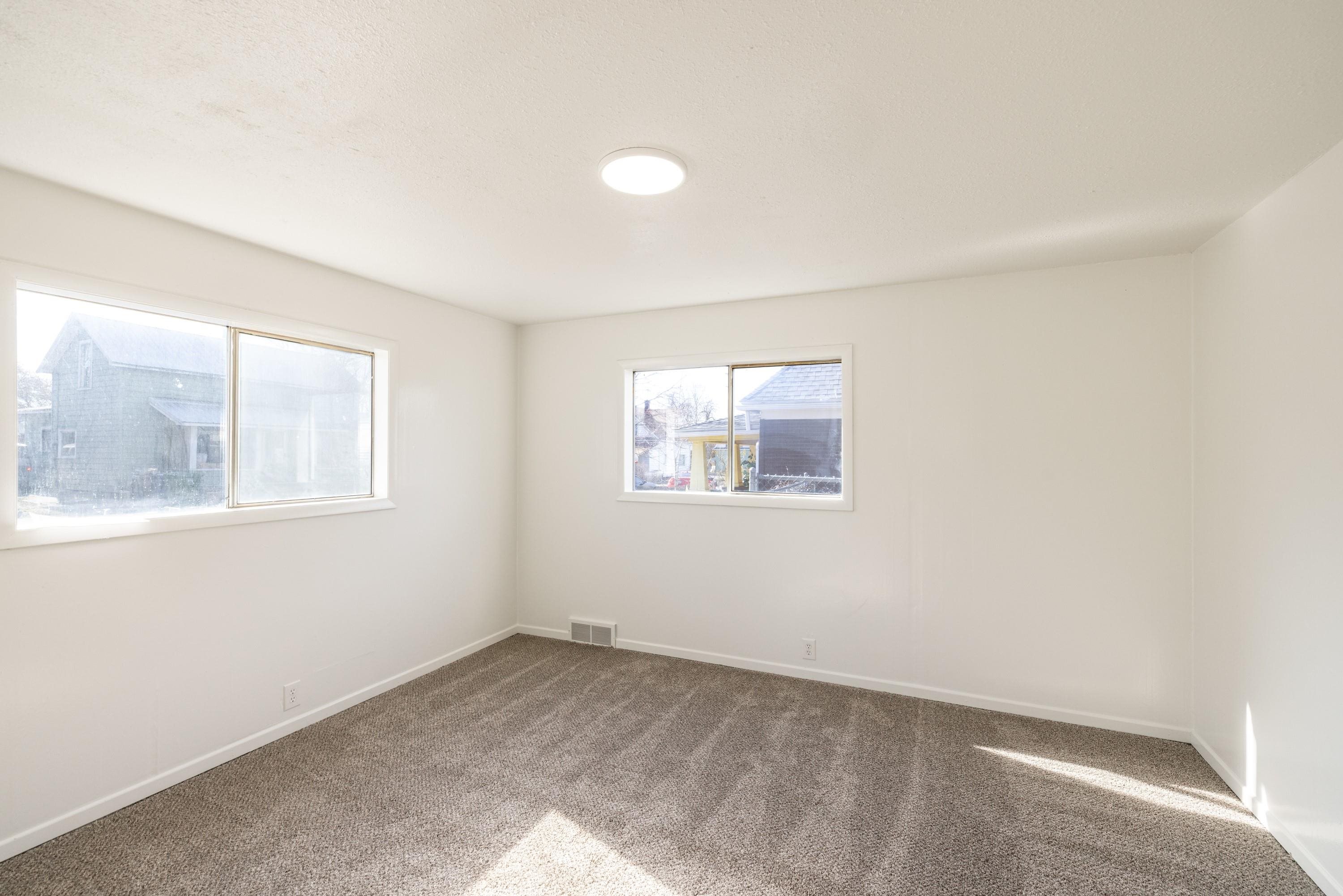1510 W Spofford Ave - Photo 7