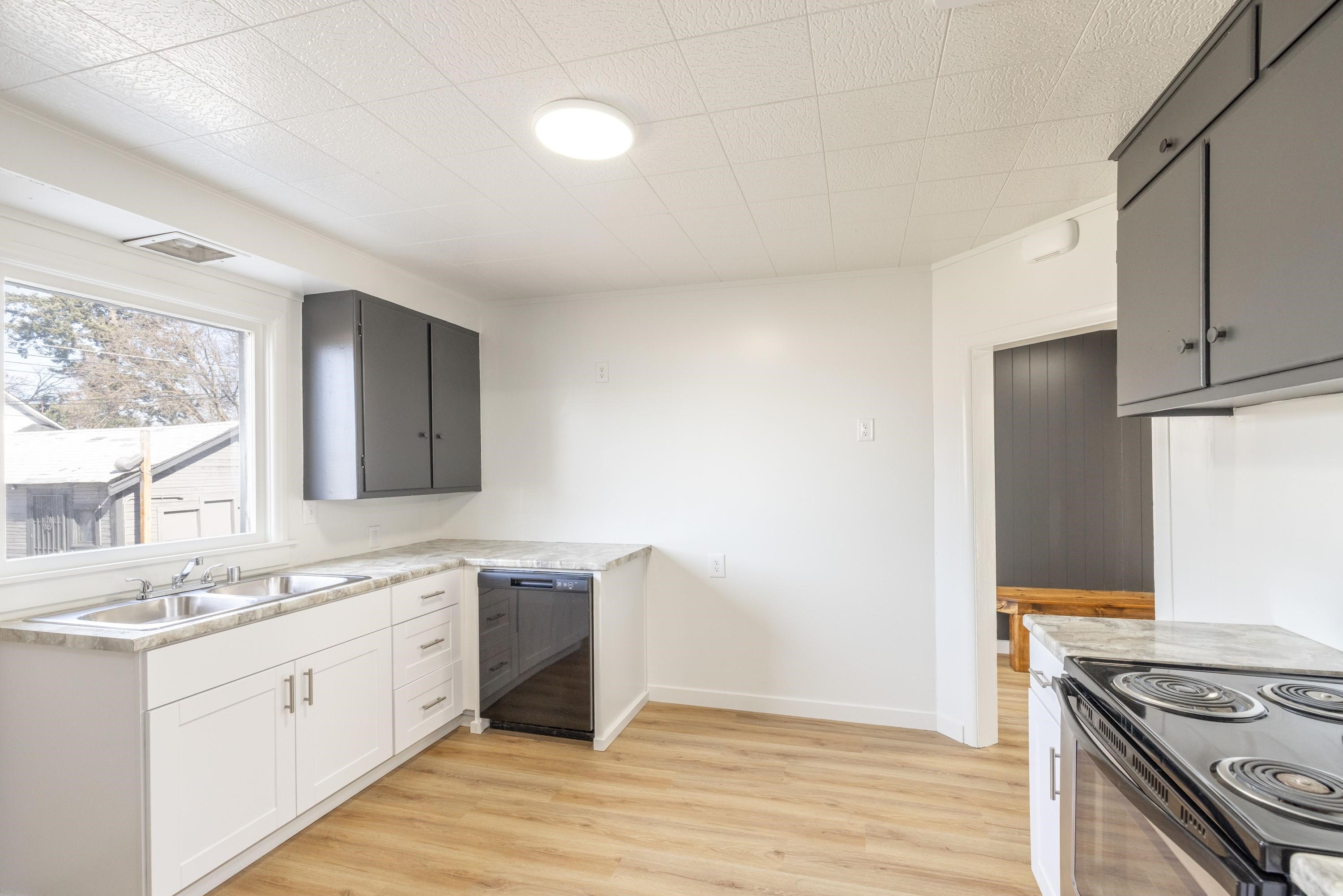 1510 W Spofford Ave - Photo 10