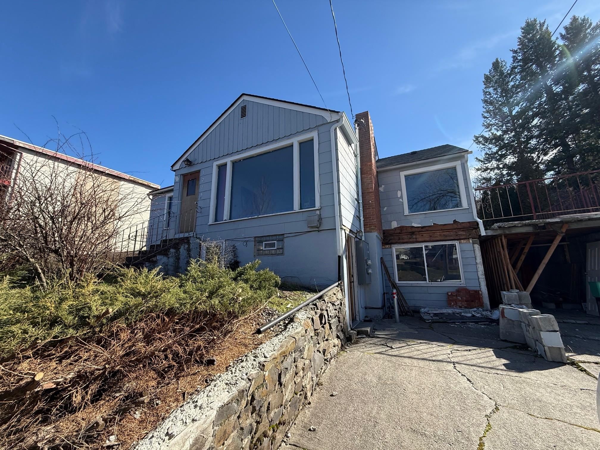 1275 NE Valley Rd - Photo 1