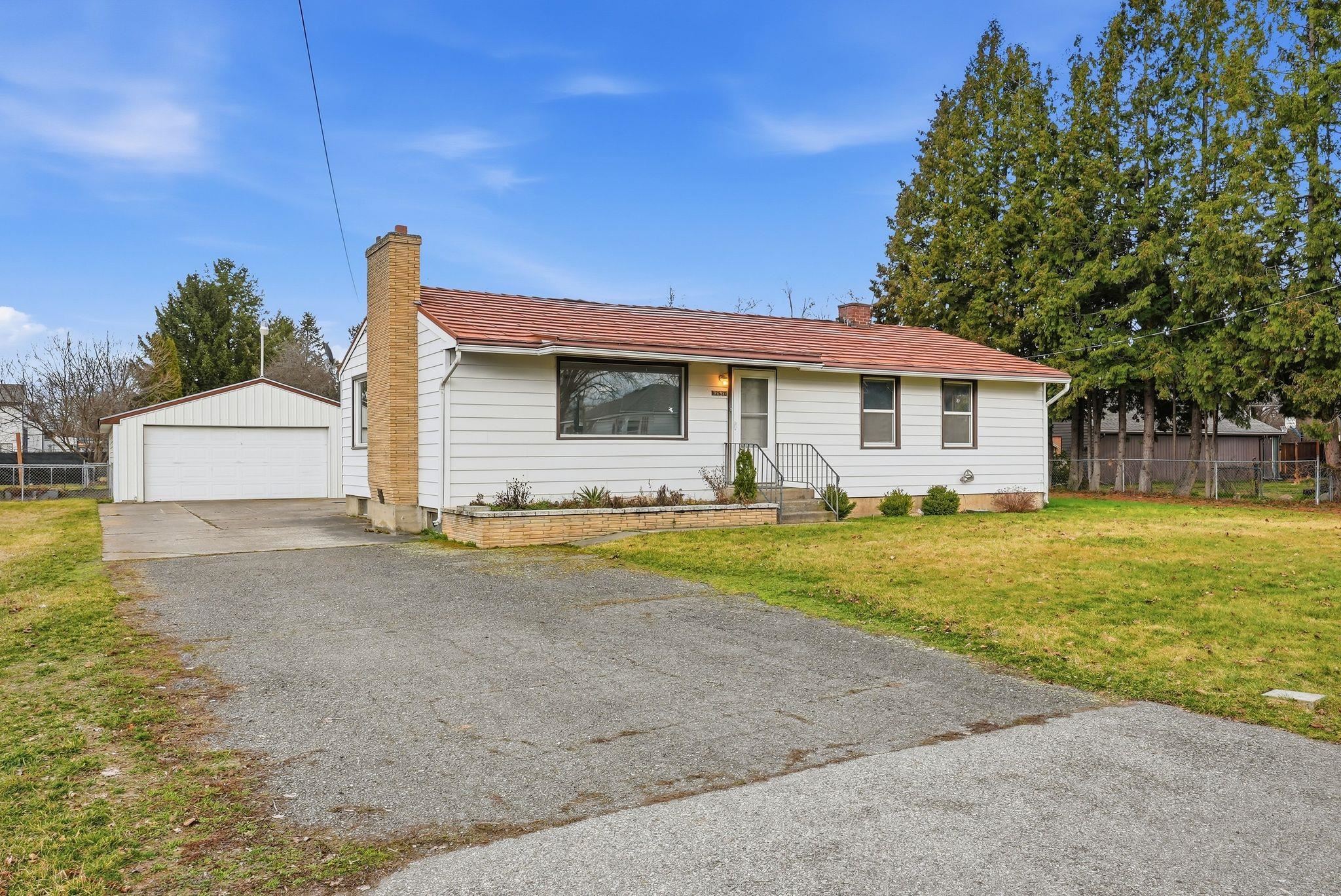 2520 N Bradley Rd - Photo 1