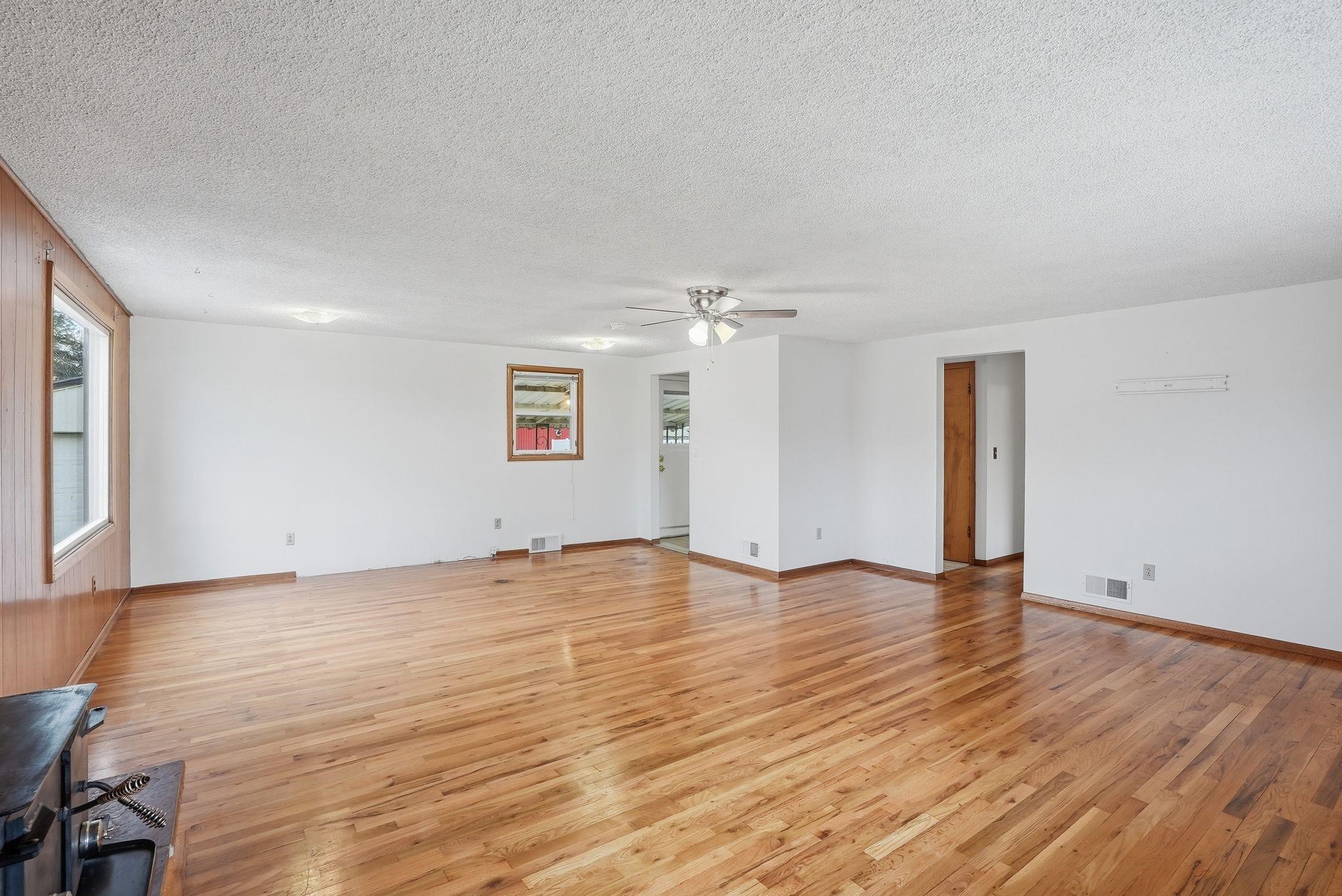 2520 N Bradley Rd - Photo 2