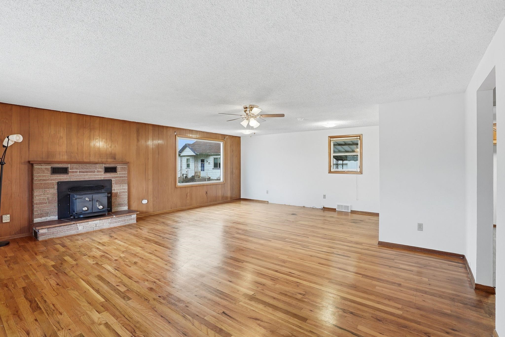 2520 N Bradley Rd - Photo 3