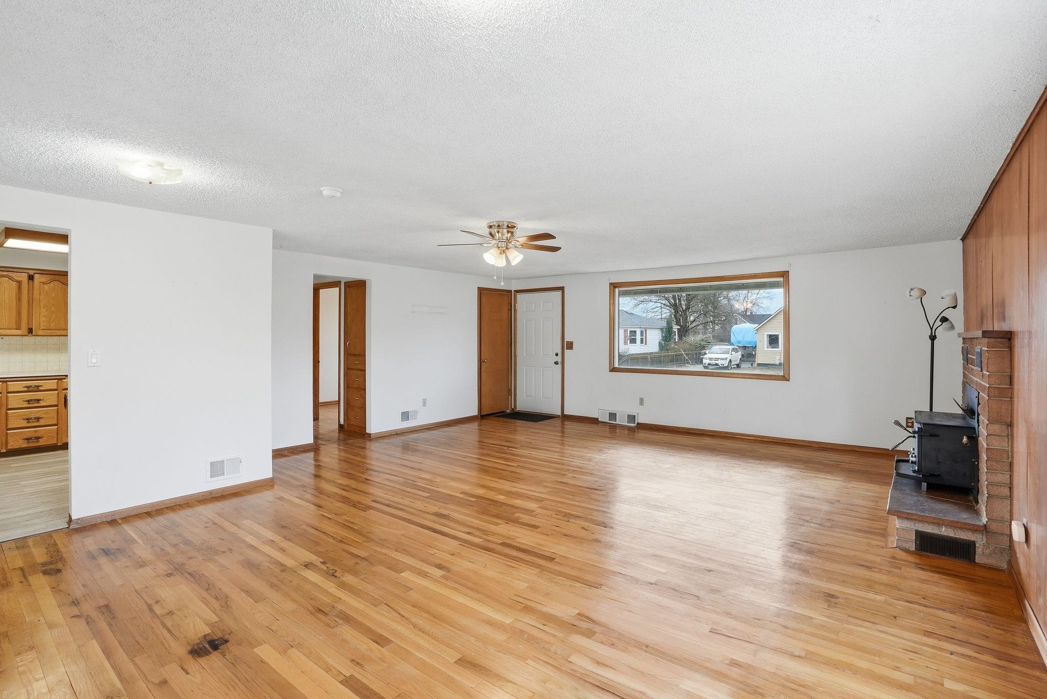 2520 N Bradley Rd - Photo 4