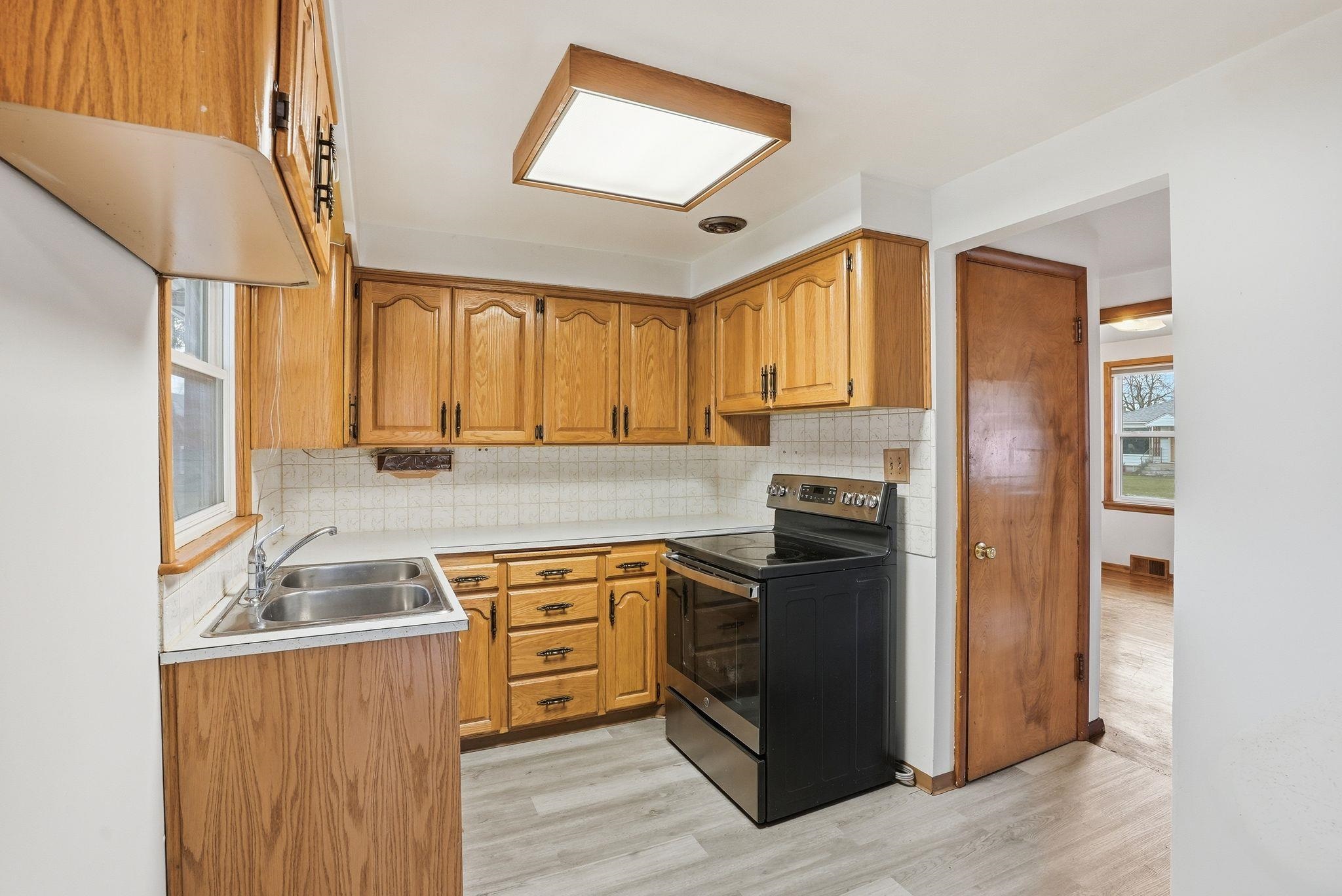 2520 N Bradley Rd - Photo 6