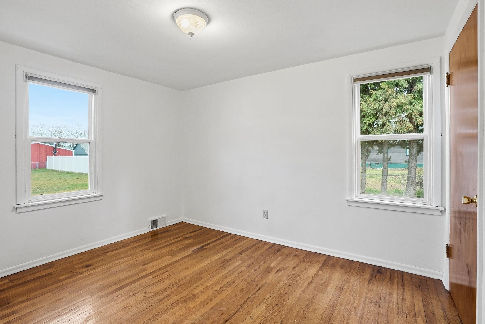 2520 N Bradley Rd - Photo 9