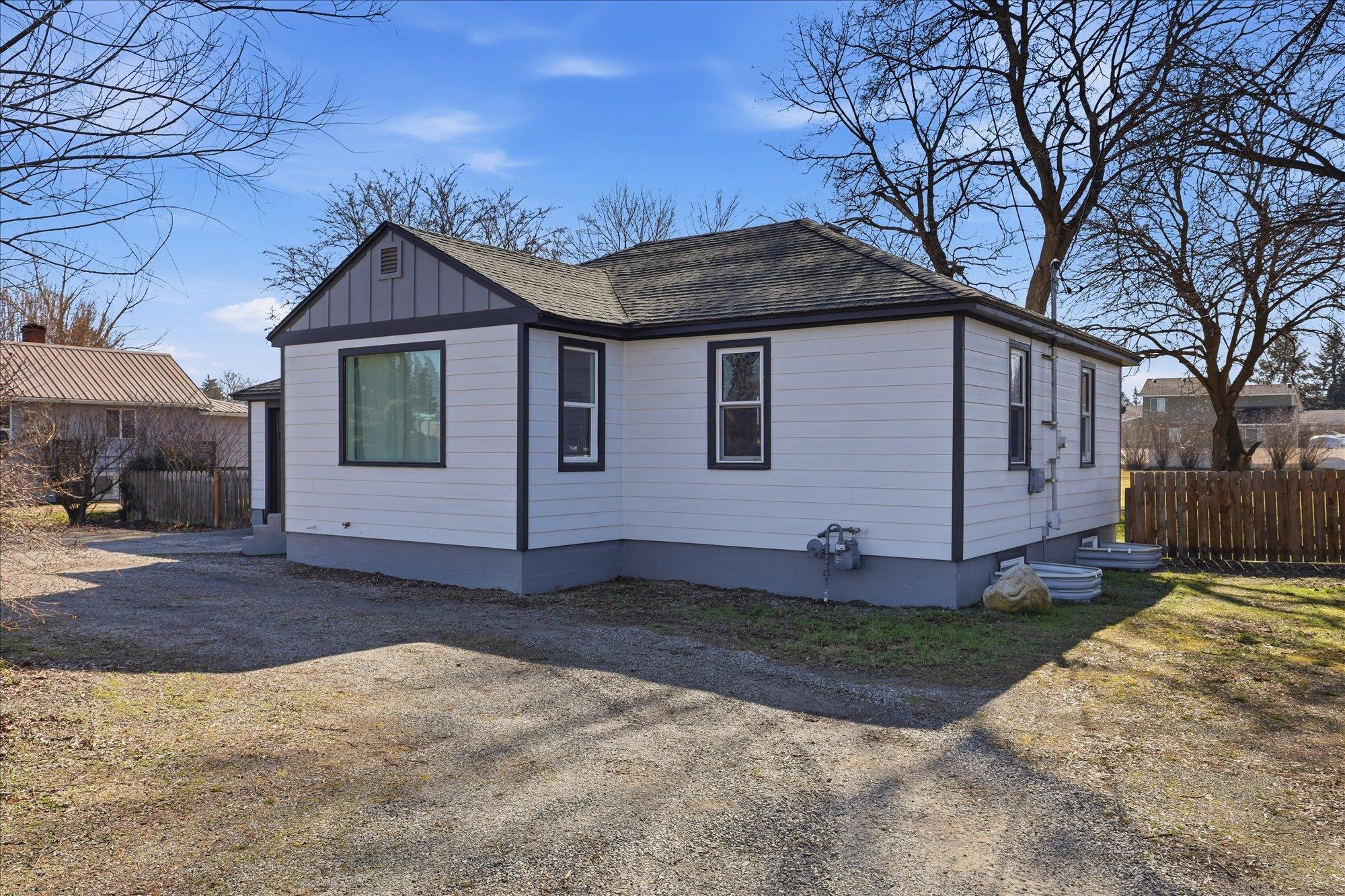 9816 E Broadway Ave - Photo 2