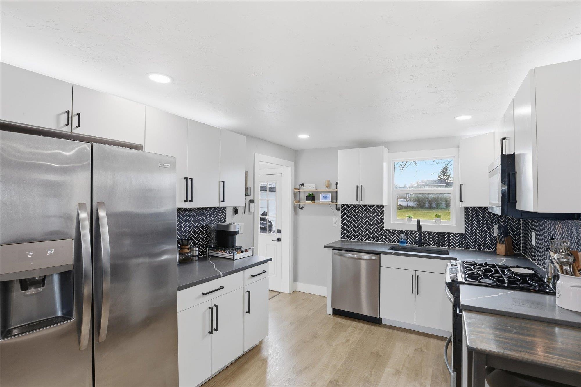 9816 E Broadway Ave - Photo 7