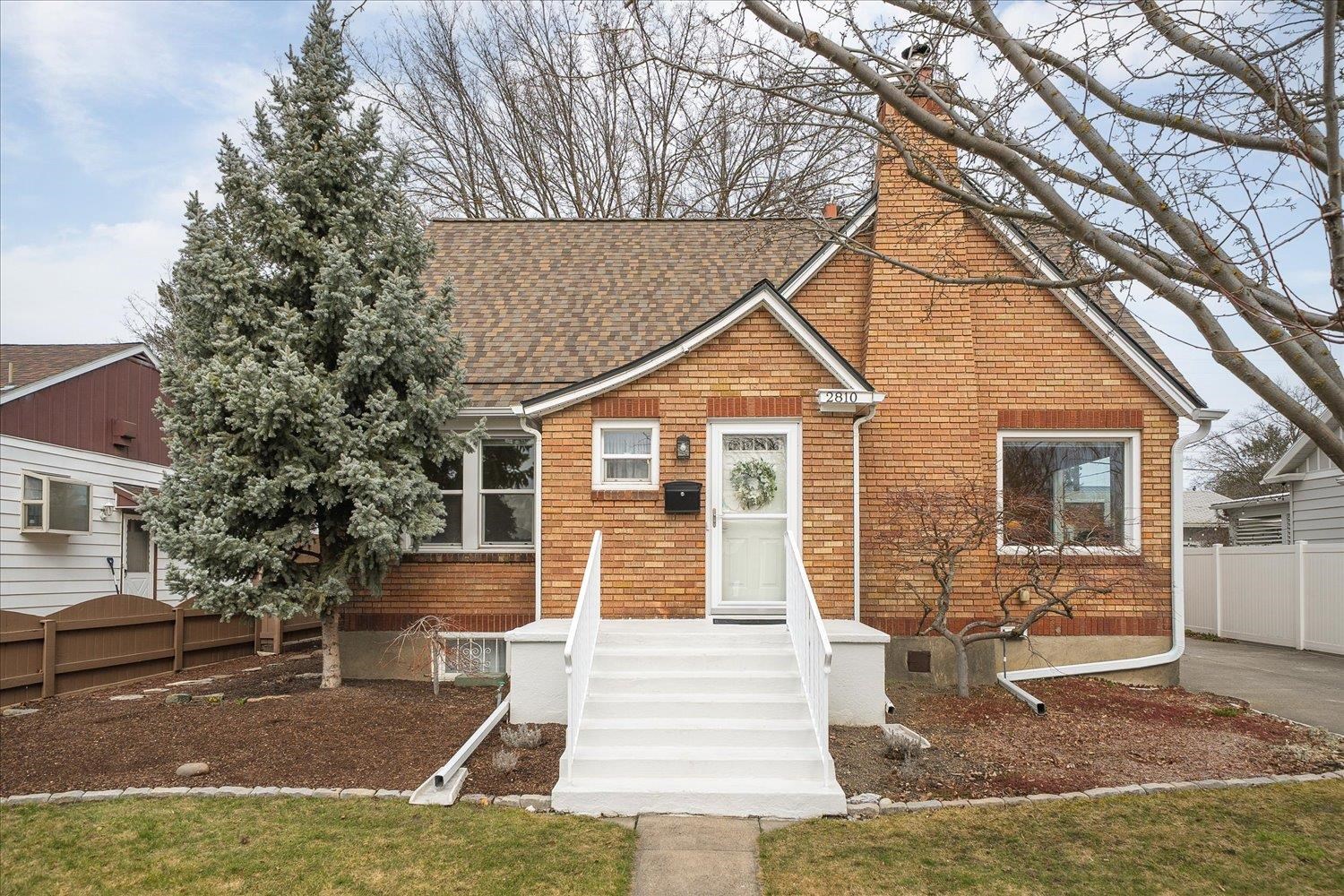 2810 W Fairview Ave - Photo 1