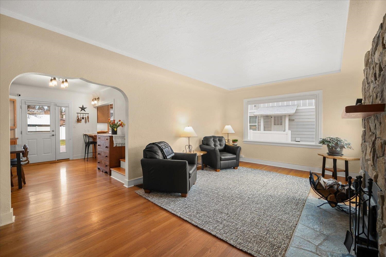 2810 W Fairview Ave - Photo 2