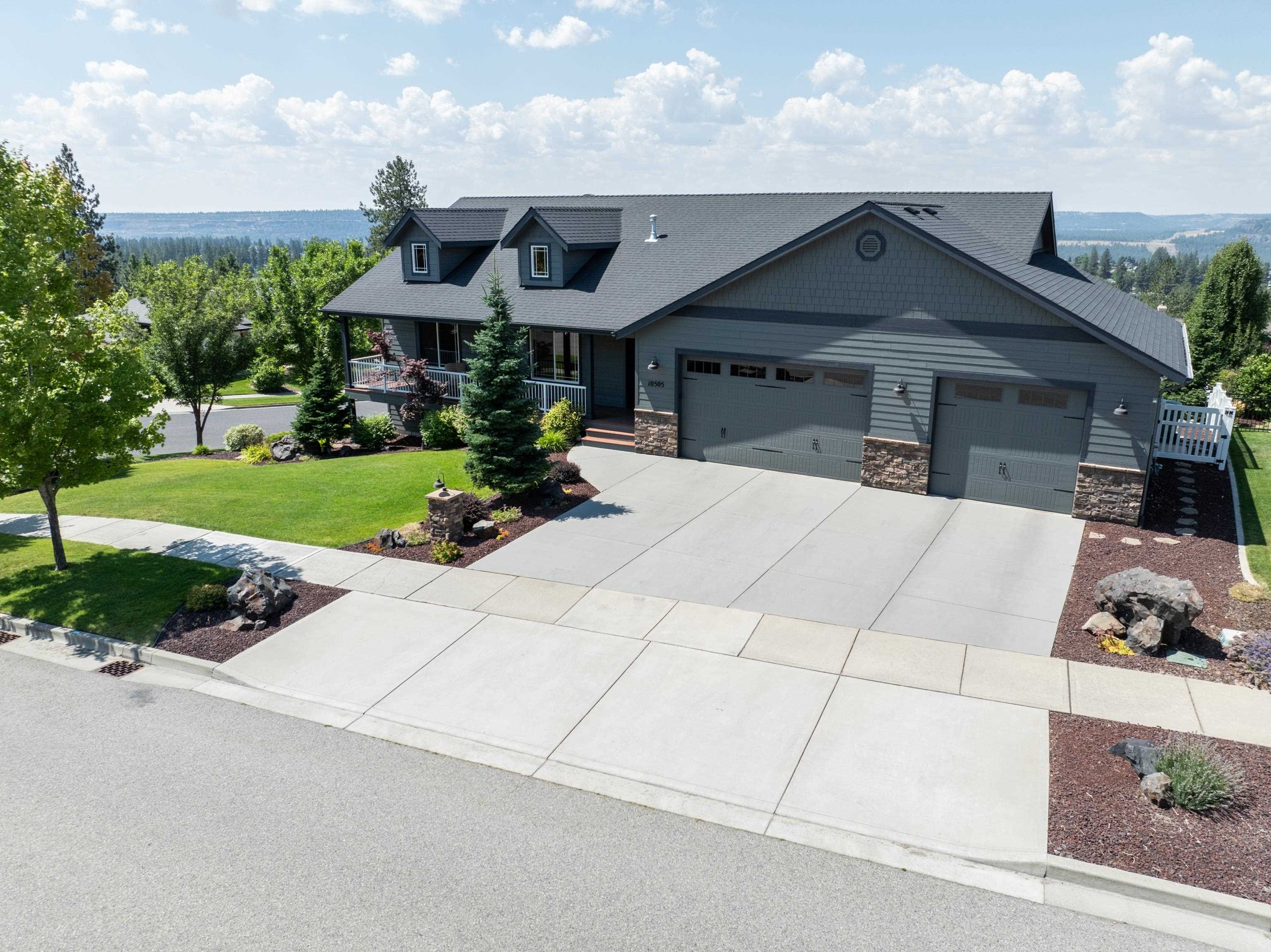 10505 N Skyline Dr - Photo 2