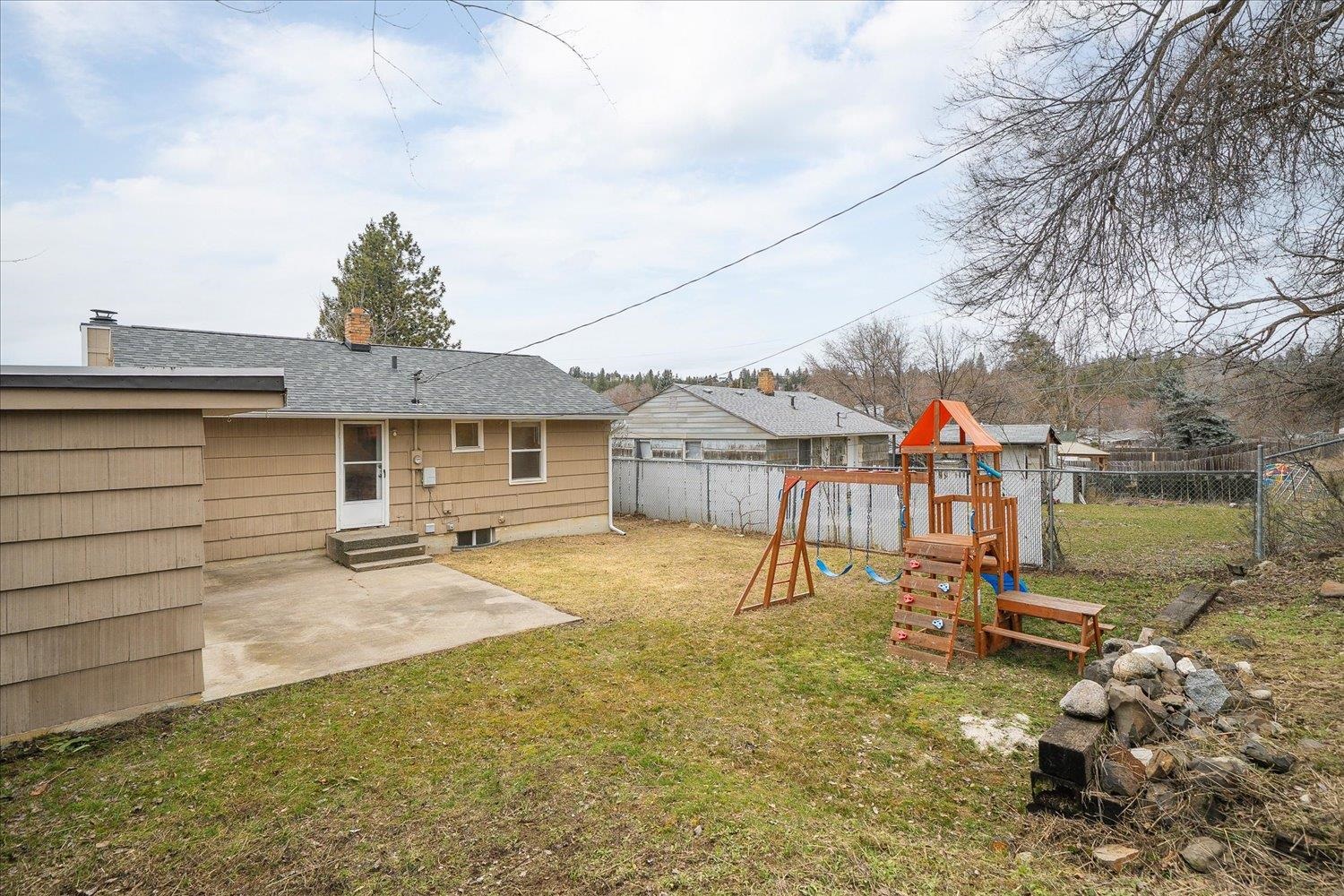 6004 N Douglas Dr - Photo 18