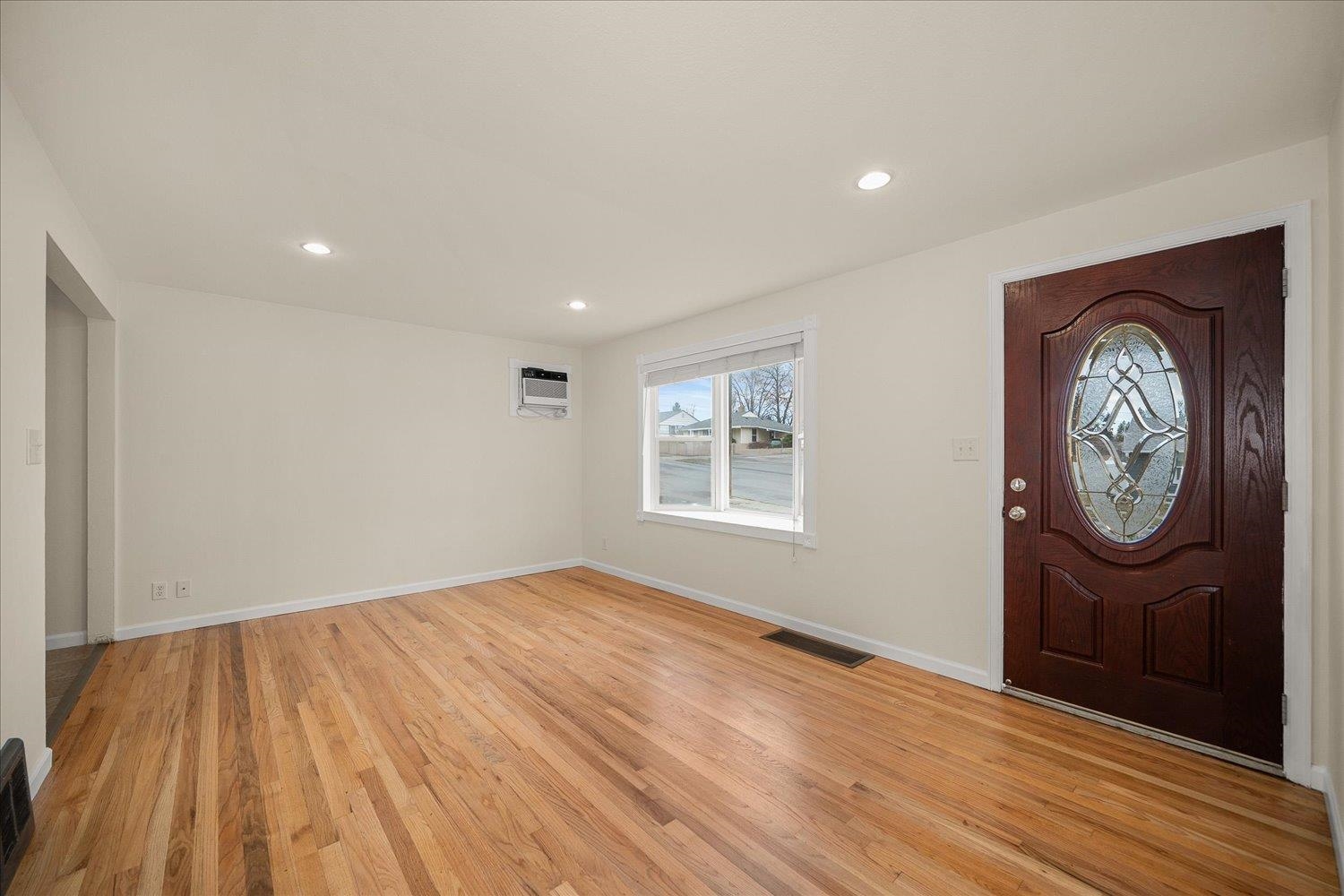 6004 N Douglas Dr - Photo 3
