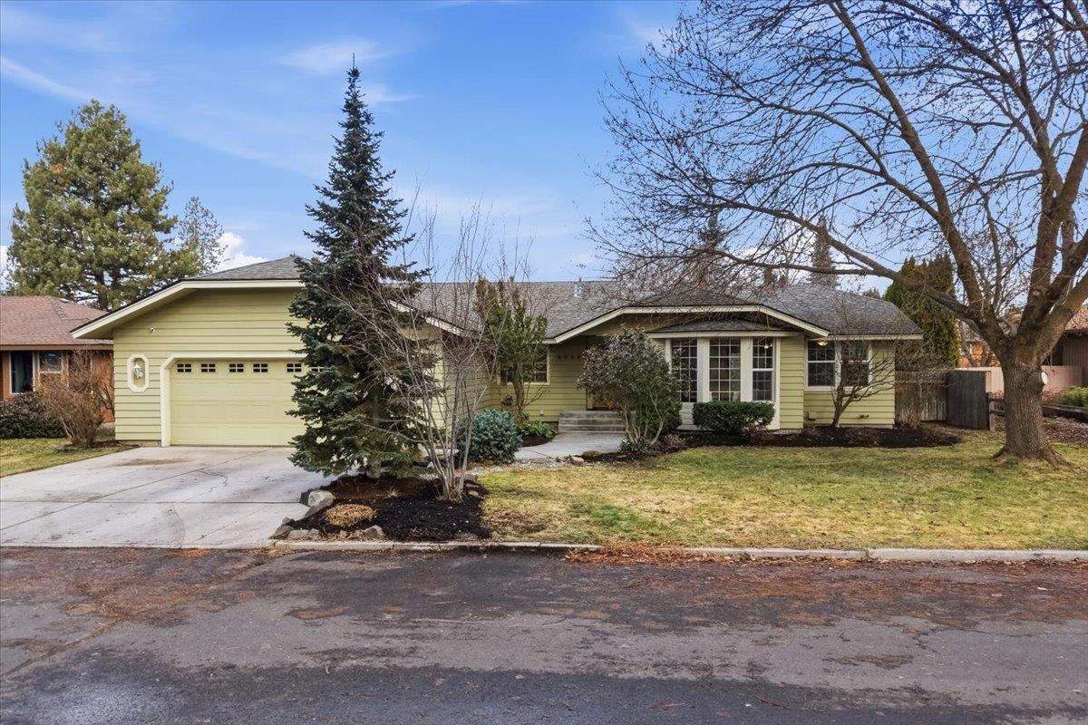 5320 W Woodview Ct - Photo 1