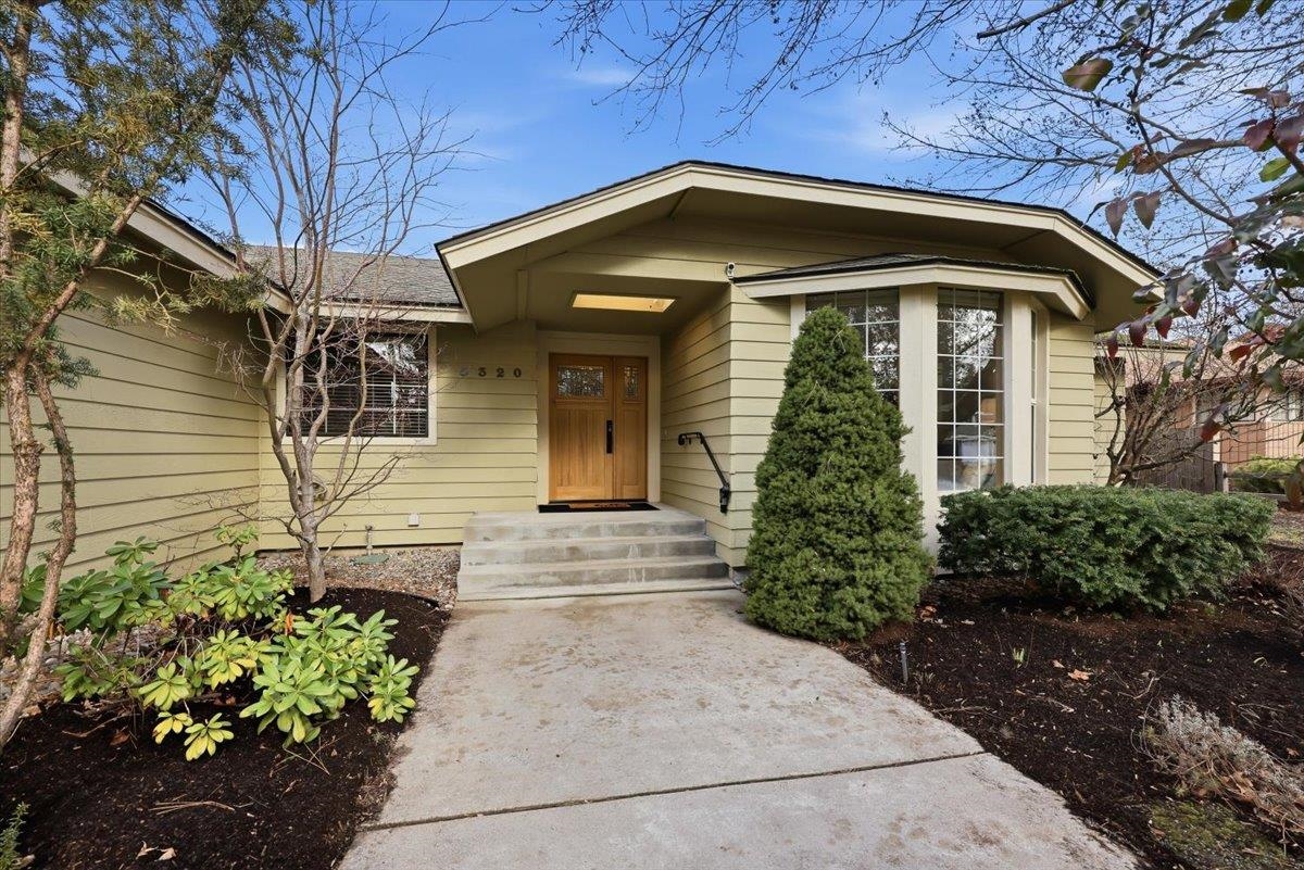 5320 W Woodview Ct - Photo 2