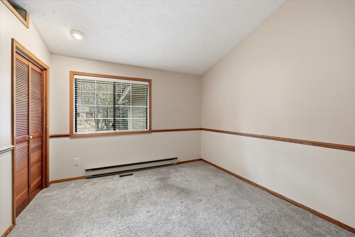 5320 W Woodview Ct - Photo 17