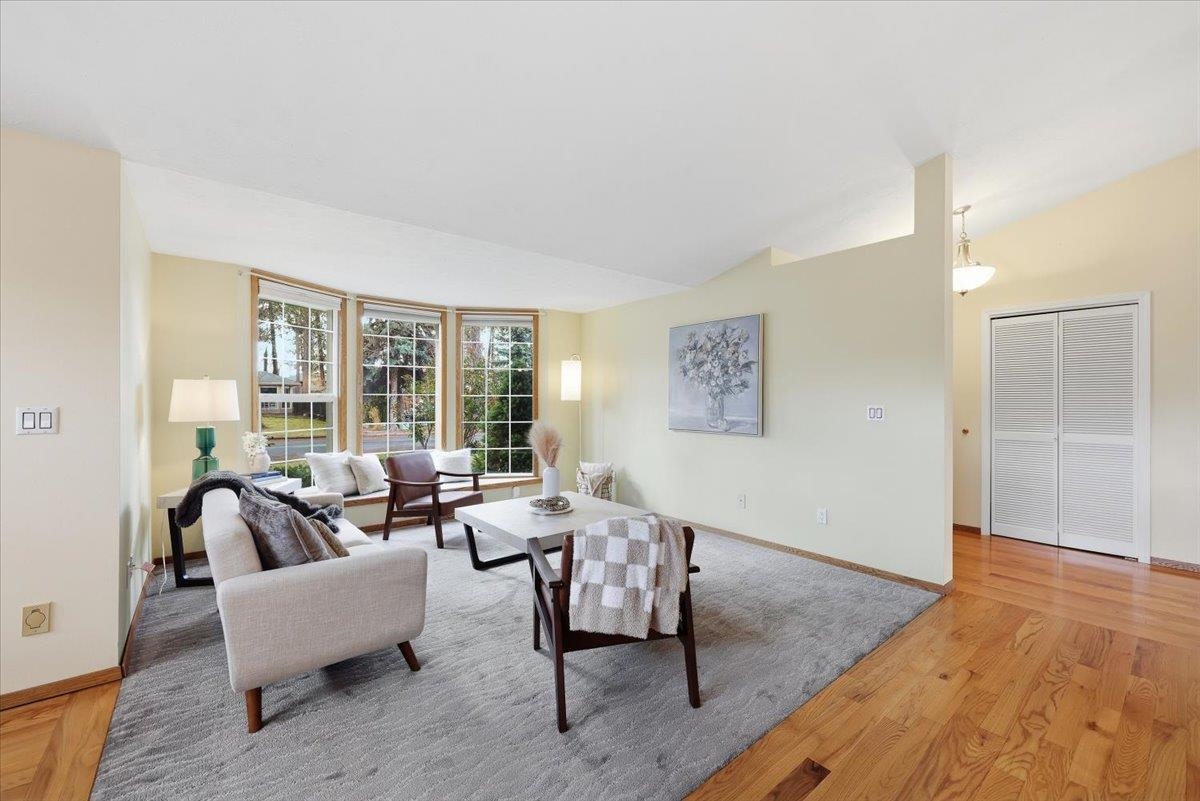 5320 W Woodview Ct - Photo 4