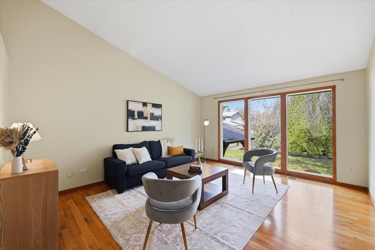 5320 W Woodview Ct - Photo 8