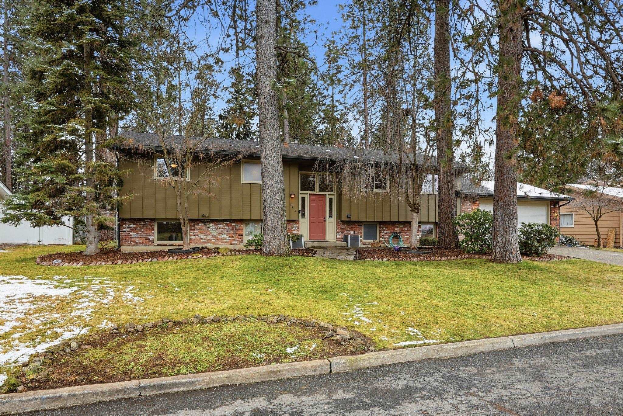 2614 E 39th Ave - Photo 2