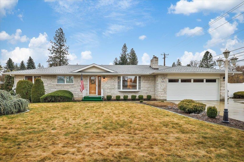 619 W Tieton St - Photo 1