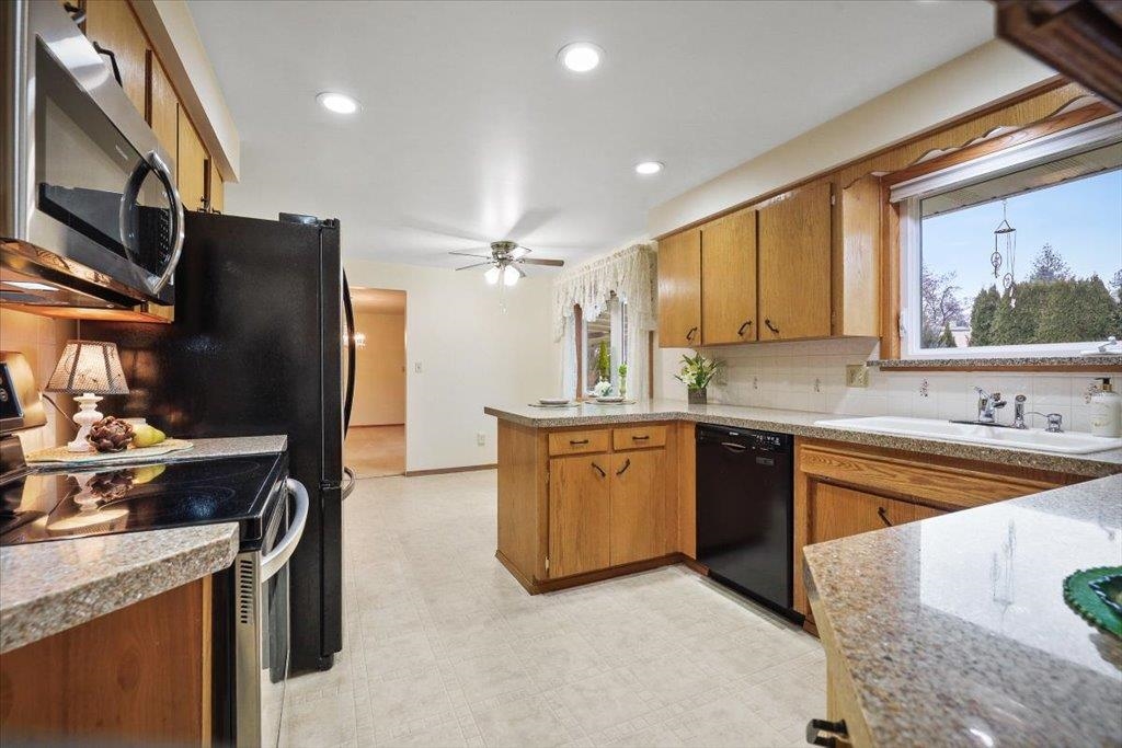 619 W Tieton St - Photo 12