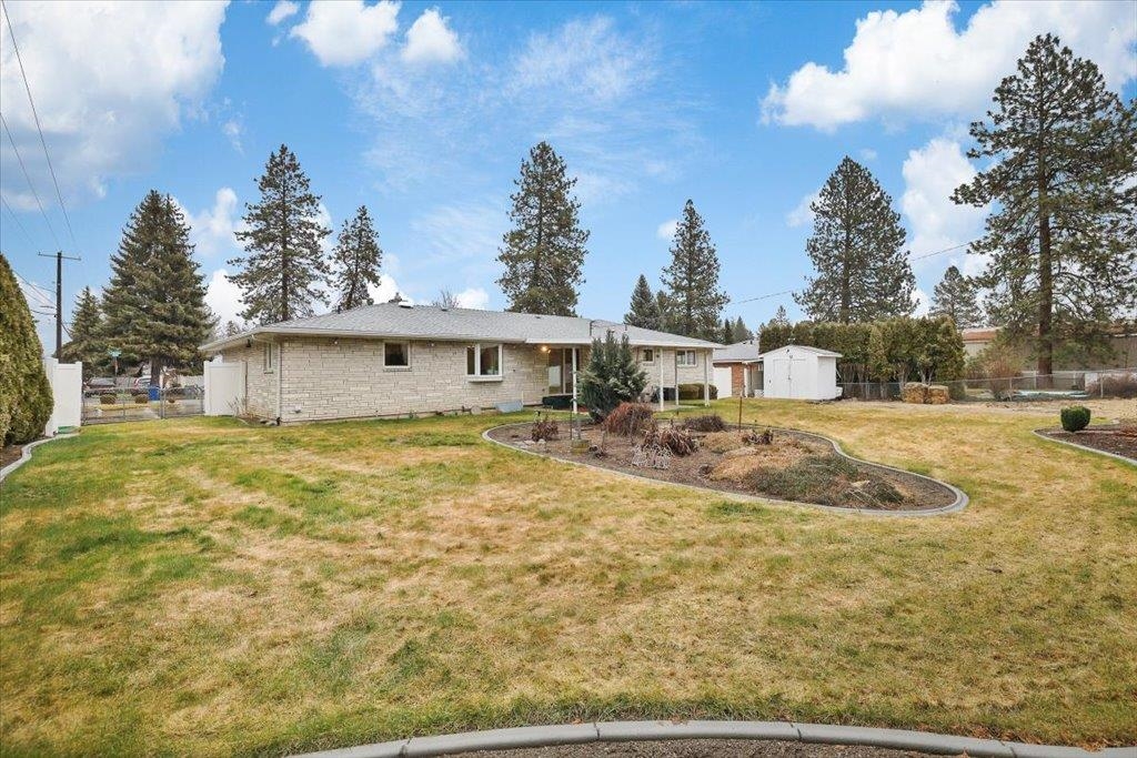 619 W Tieton St - Photo 30