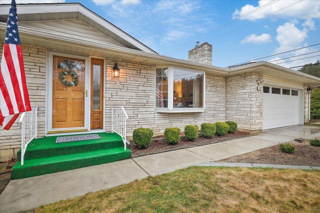 619 W Tieton St - Photo 4