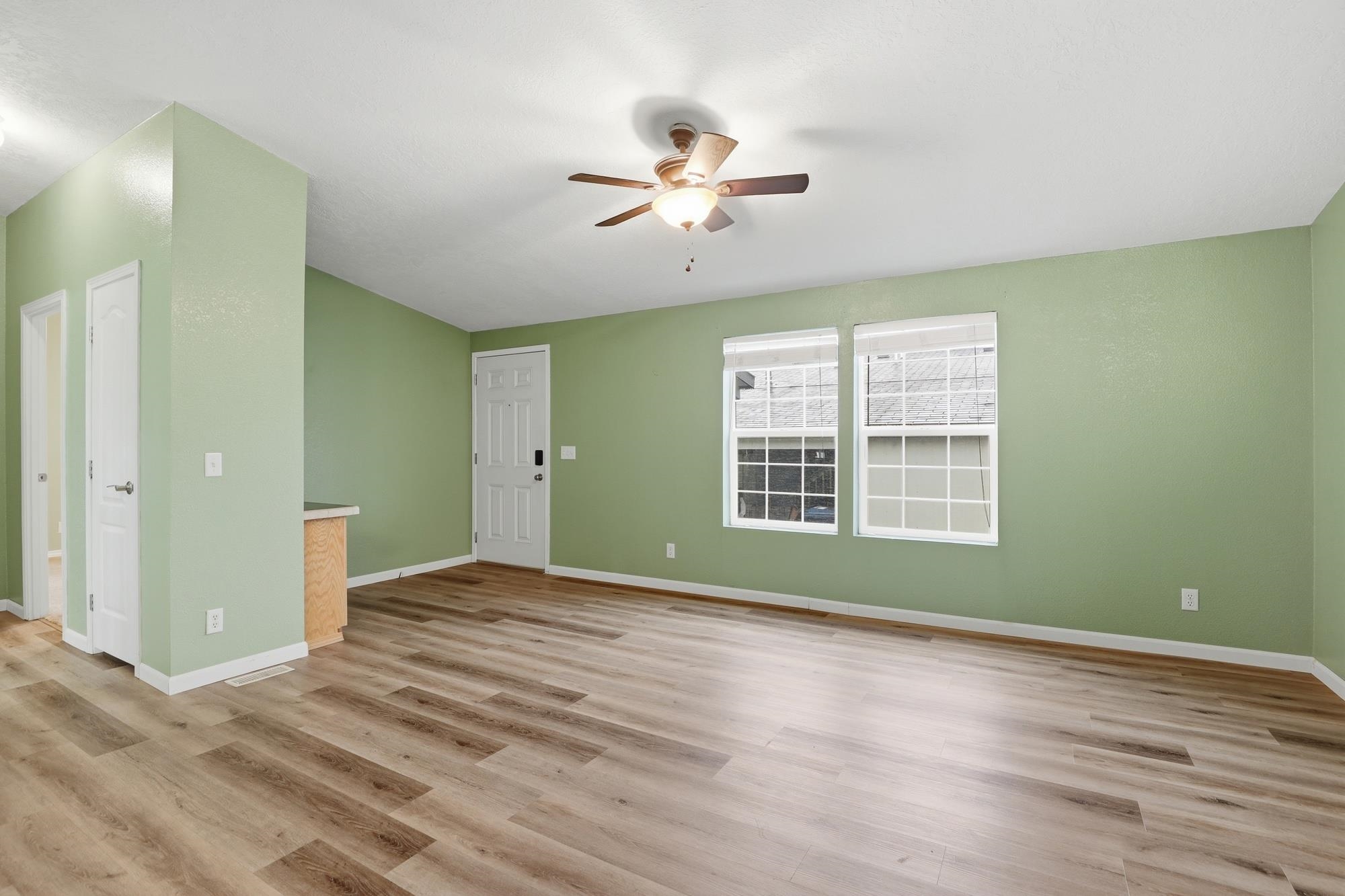 11303 E Jackson Ave - Photo 4
