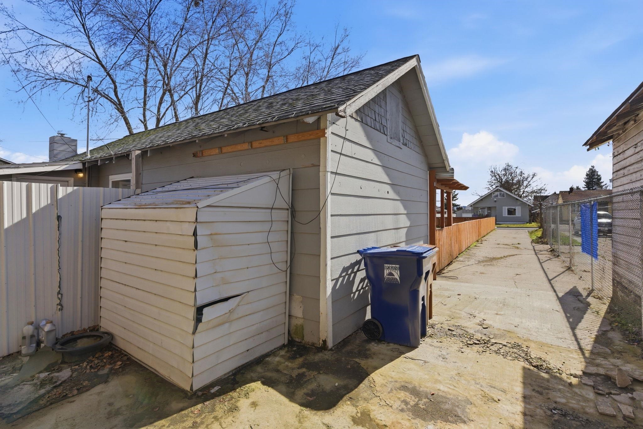 923 E WALTON Ave - Photo 41