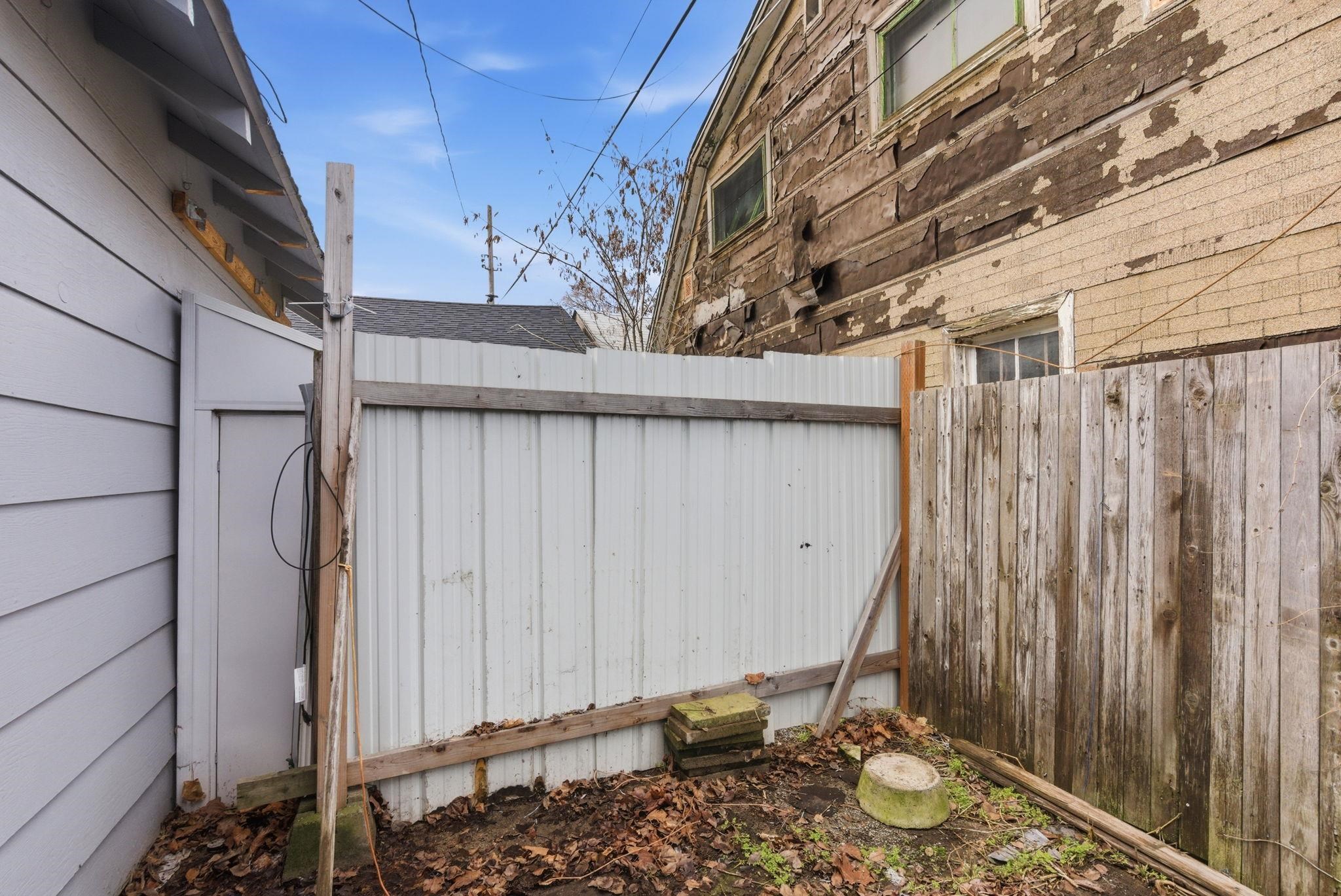 923 E WALTON Ave - Photo 43