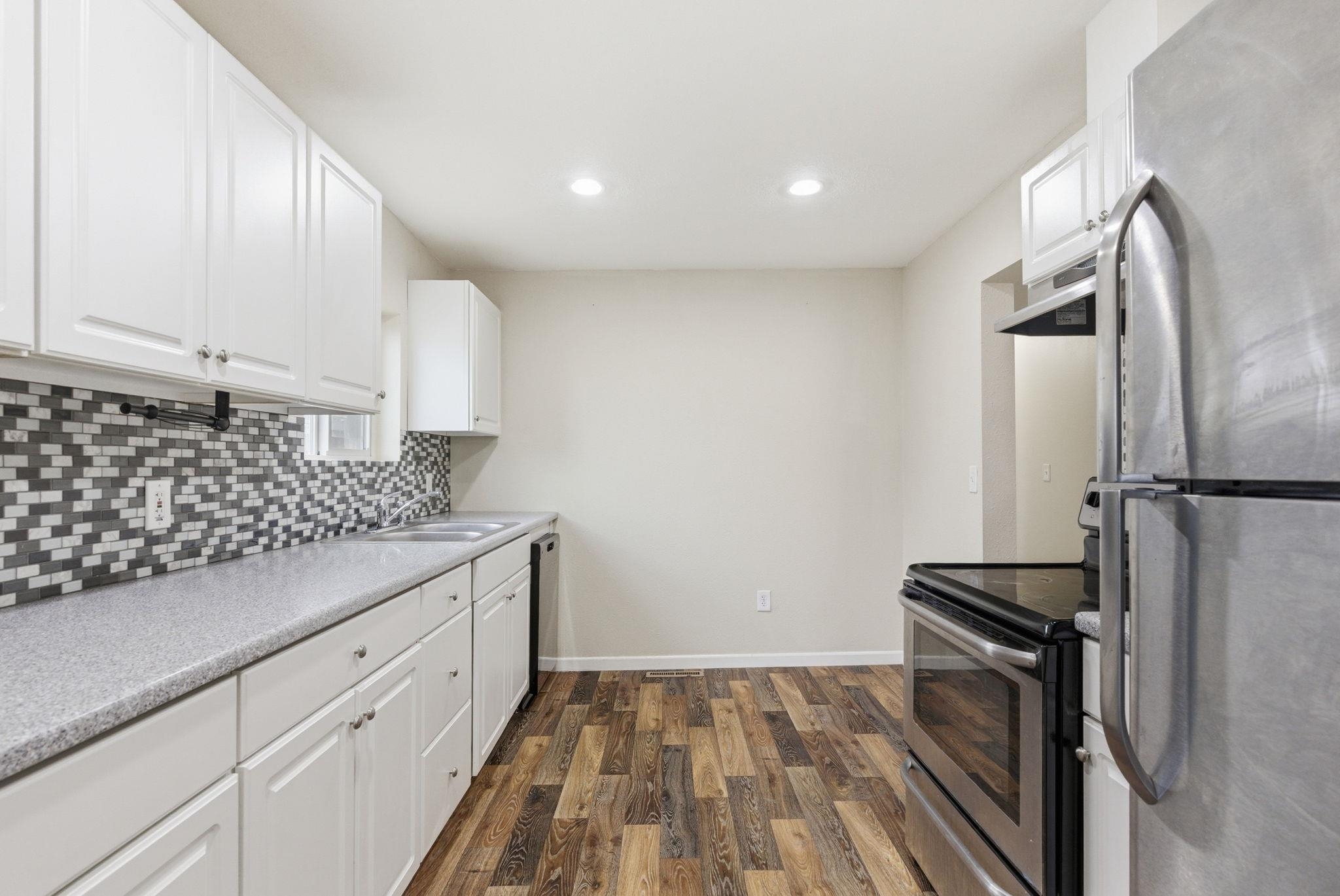 923 E WALTON Ave - Photo 9