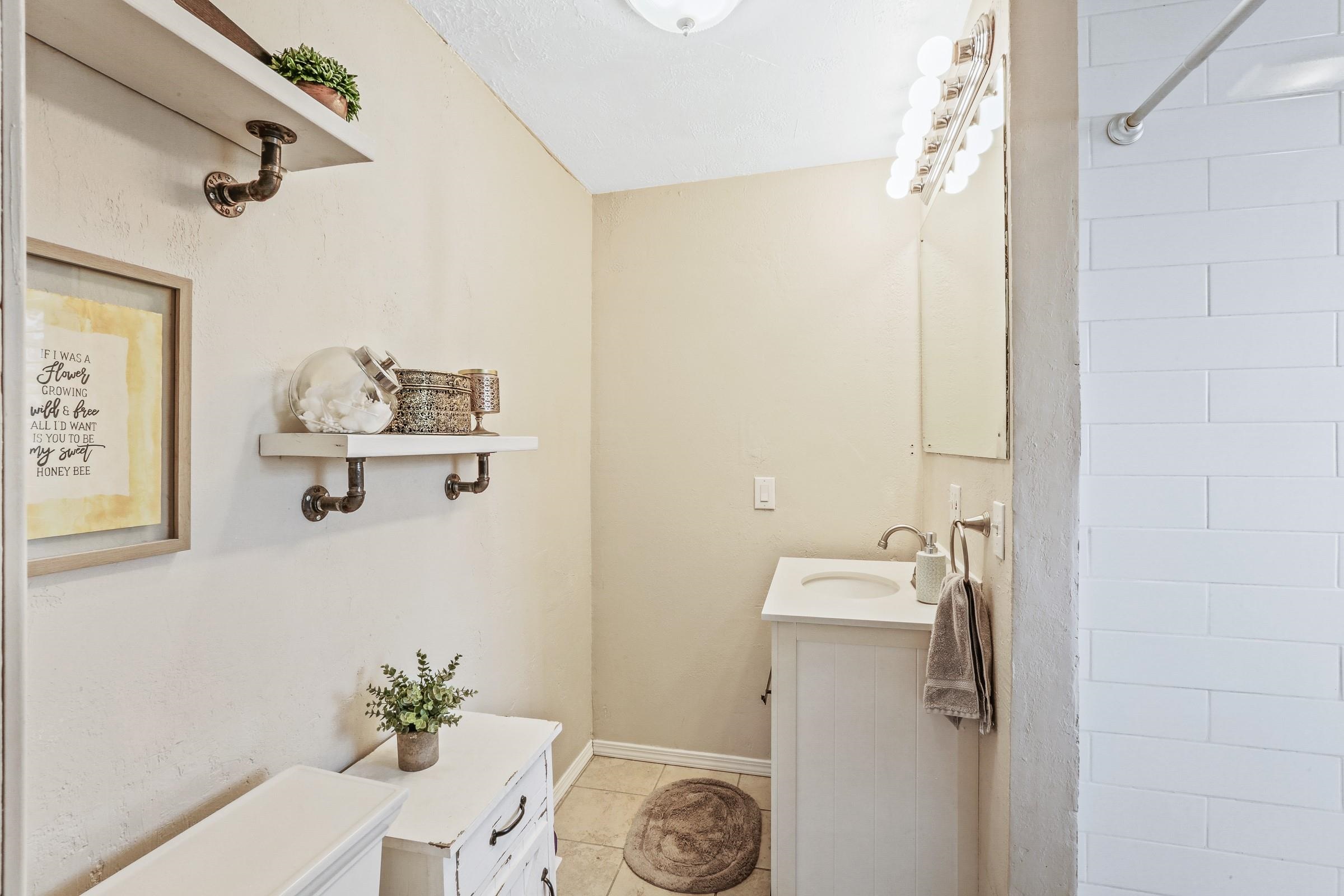 1028 E 38th Ave - Photo 14
