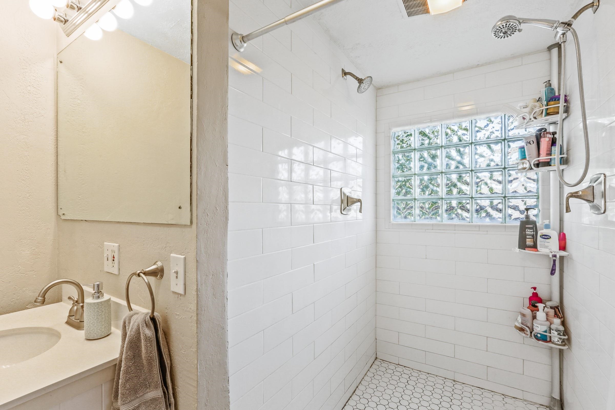 1028 E 38th Ave - Photo 15