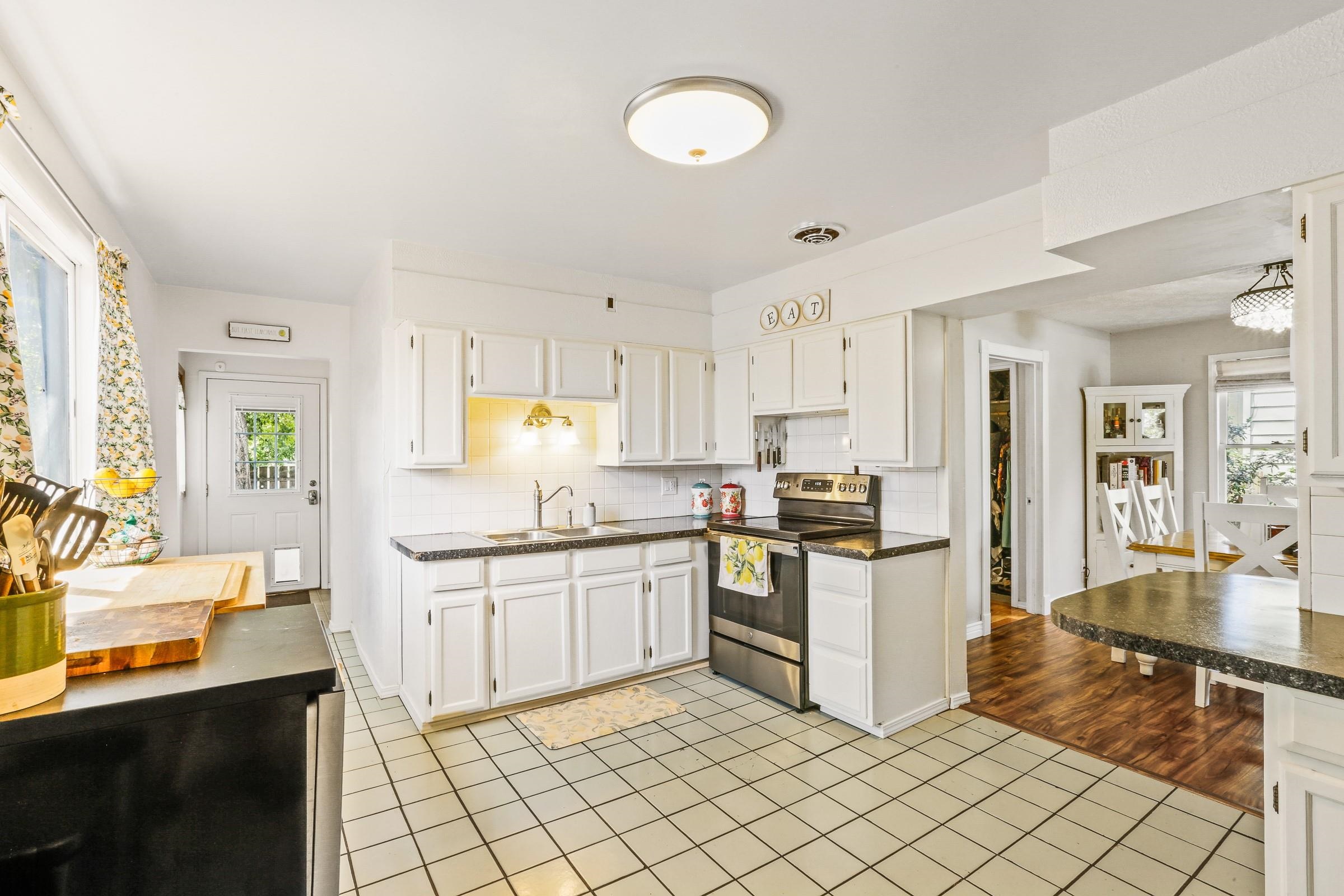 1028 E 38th Ave - Photo 9