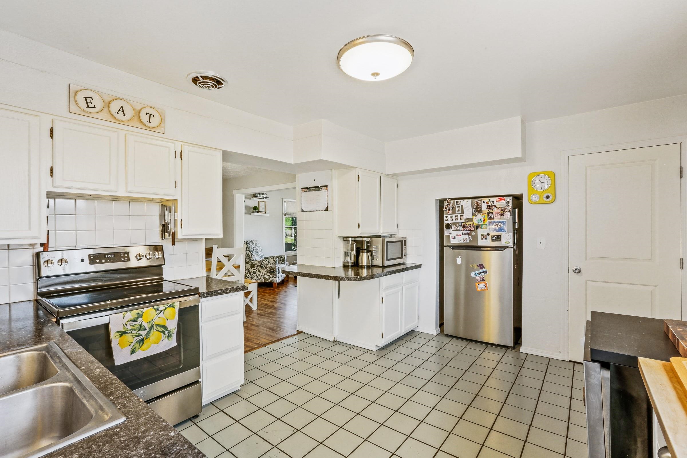 1028 E 38th Ave - Photo 10