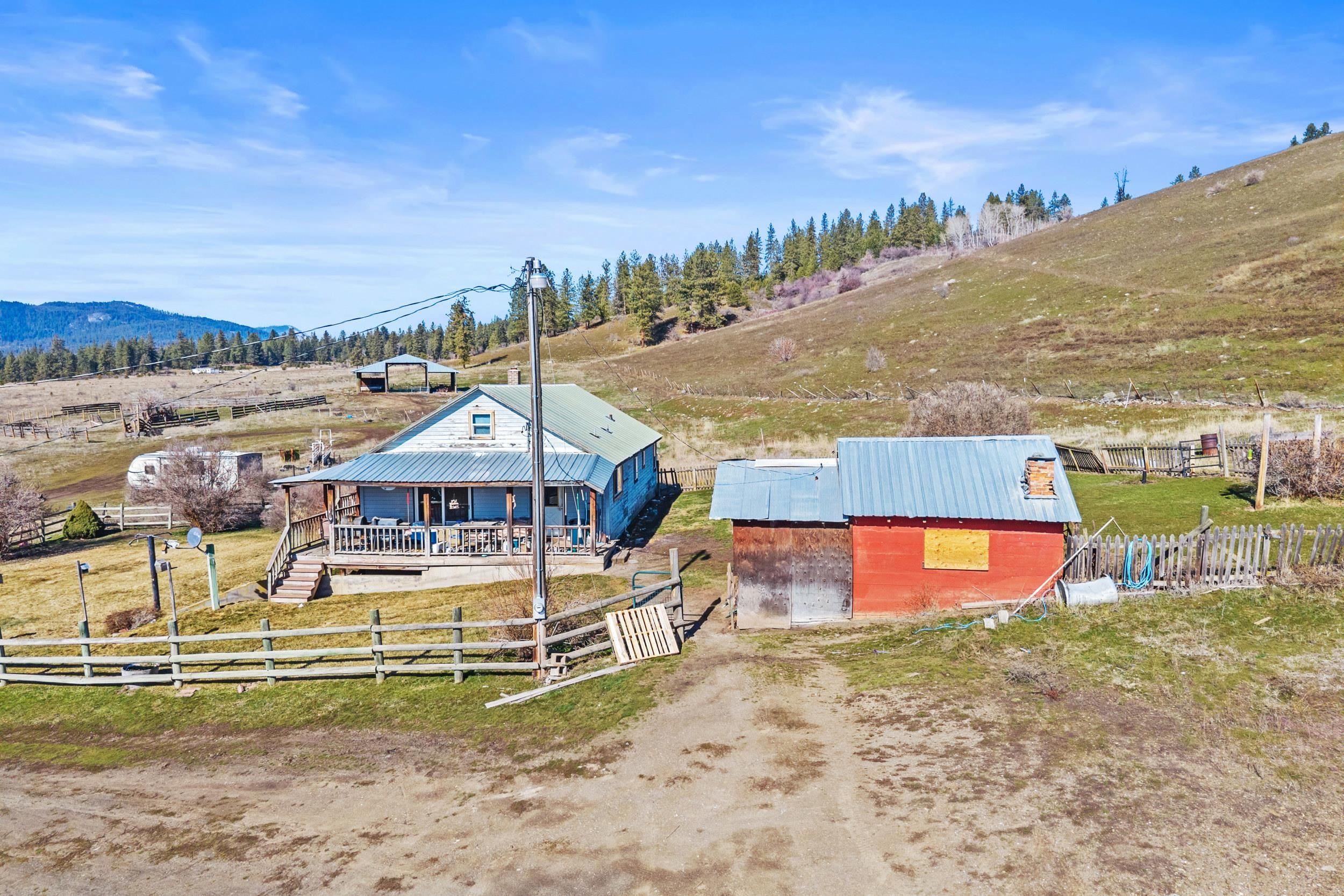 3031 Hall Creek Rd - Photo 2