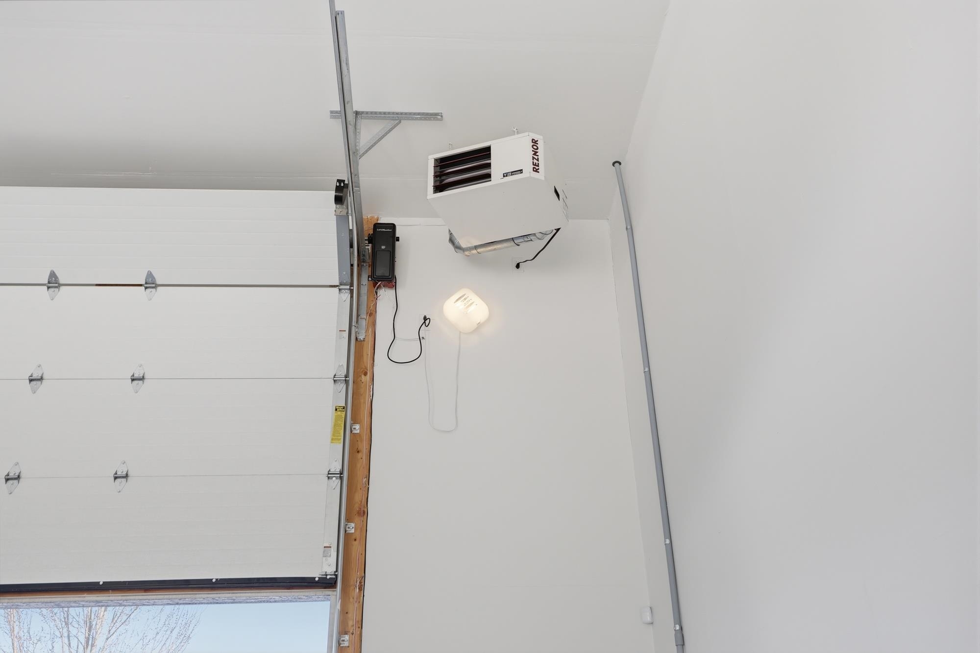1005 S Oswald St - Photo 9