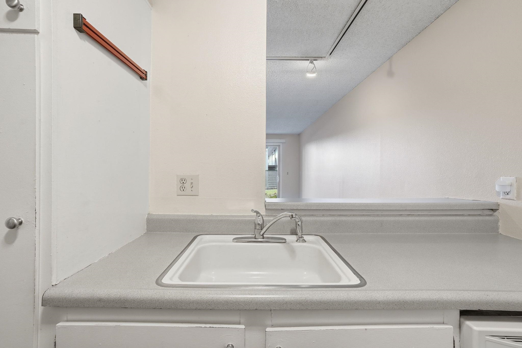 6121 E 6th Ave - Photo 8