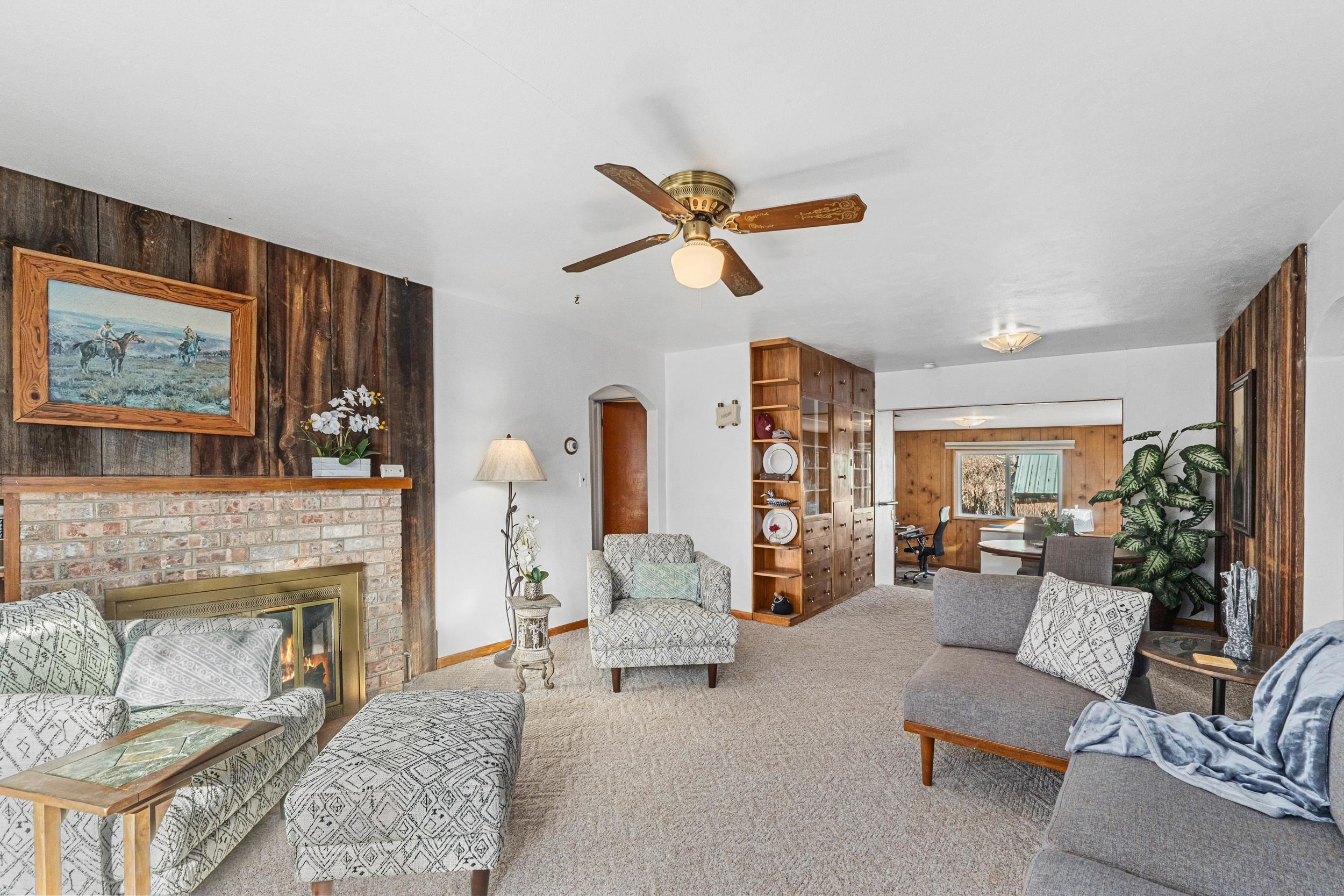 304 N 3rd E St - Photo 2
