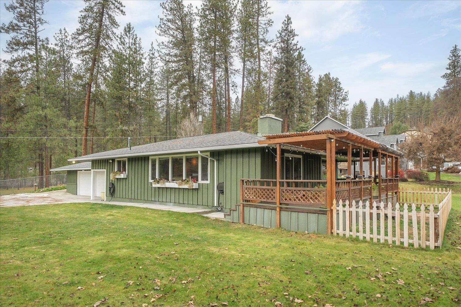 608 W Hazard Rd - Photo 2