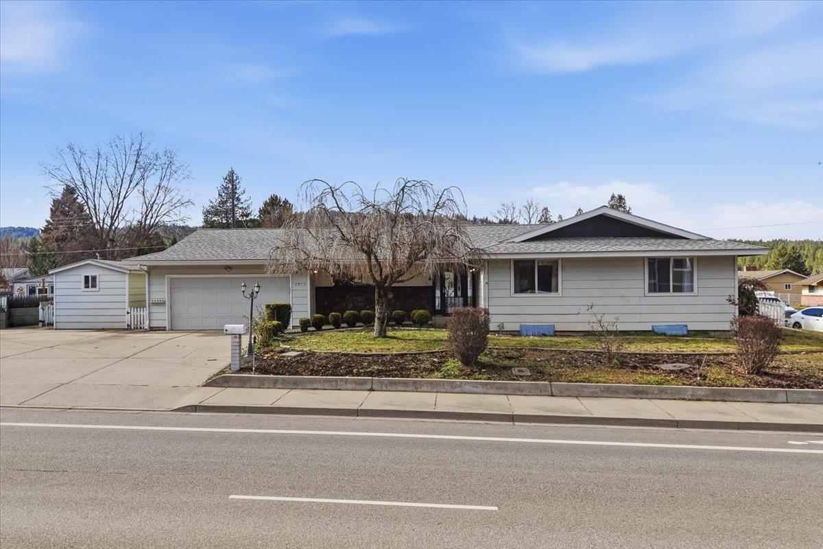 2912 S University Rd - Photo 1