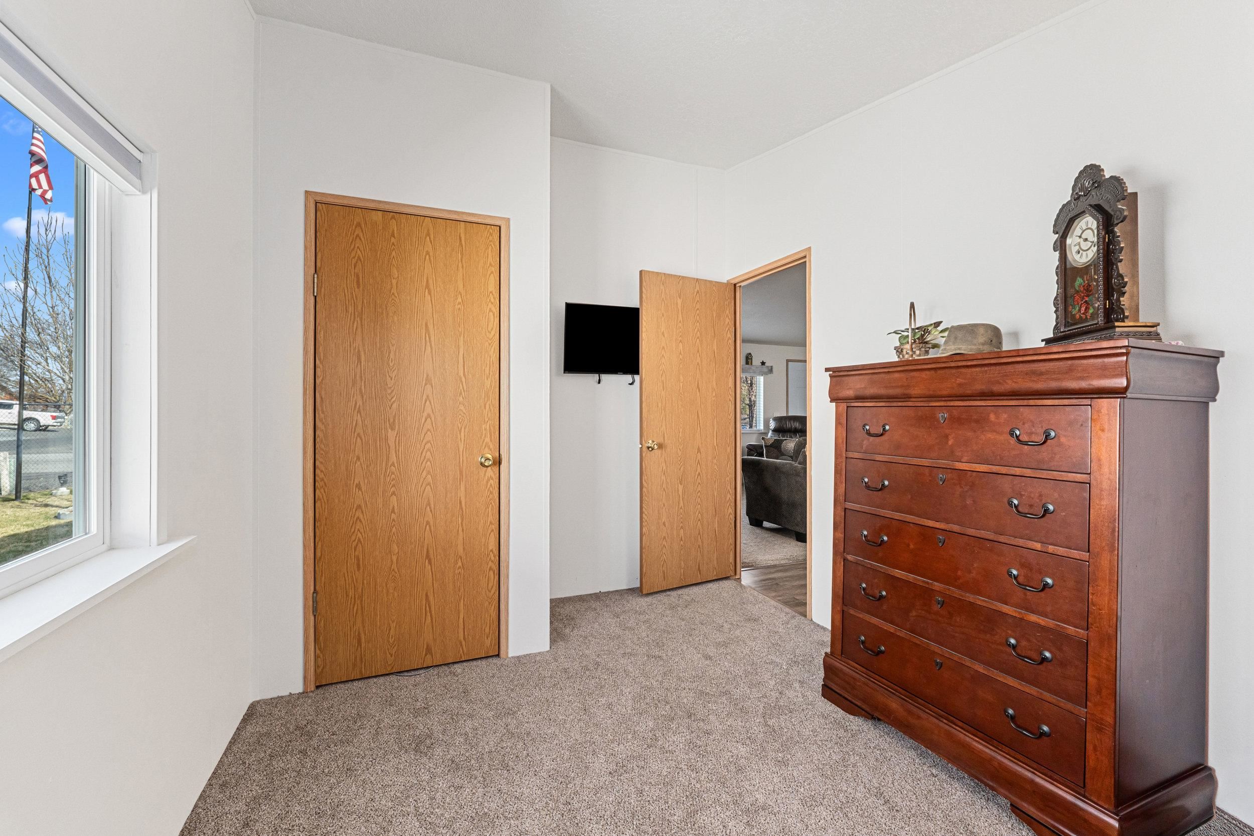 2325 Rainbow St - Photo 18
