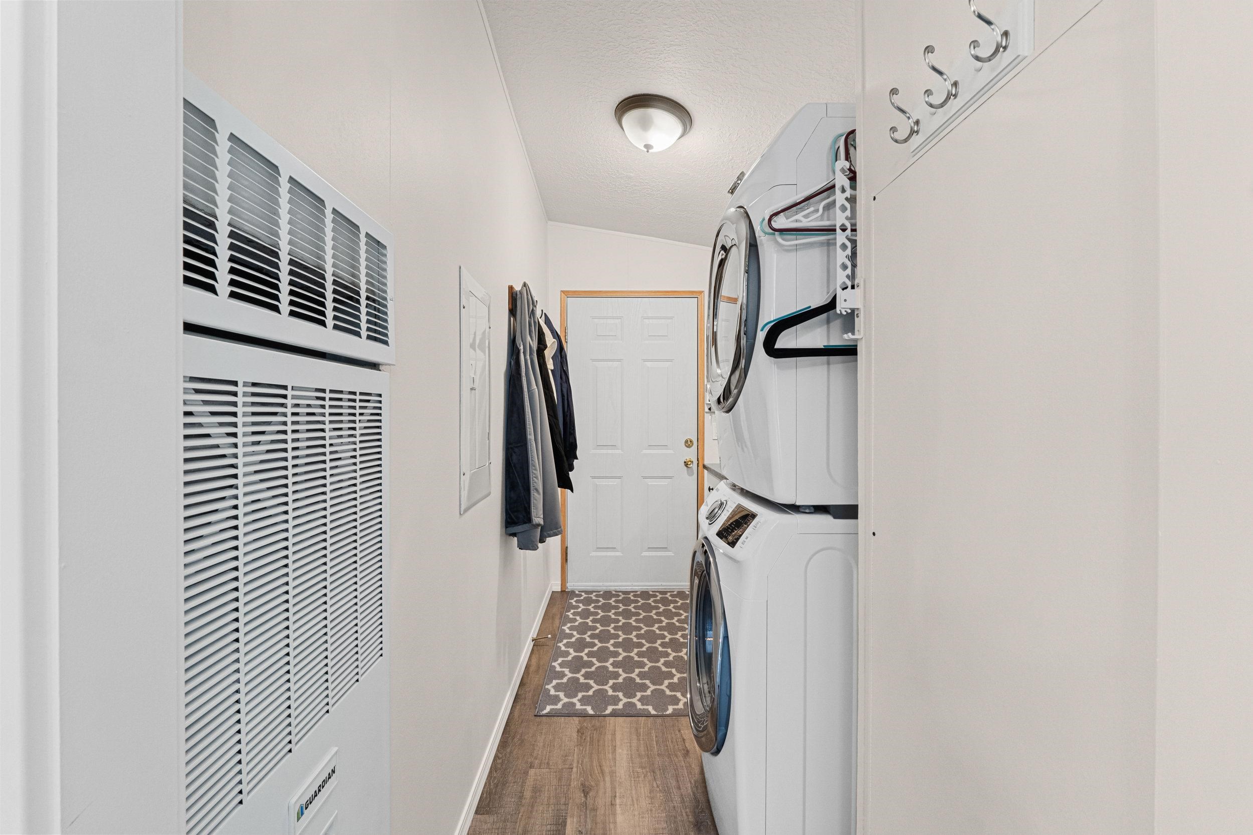 2325 Rainbow St - Photo 22